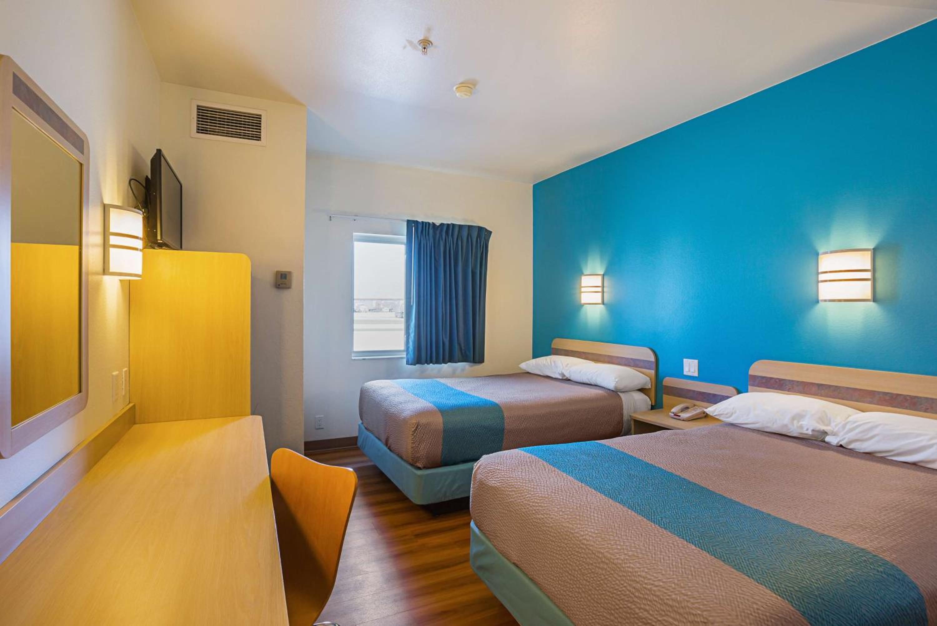 Quadruple Room - Non-Smoking photo 1