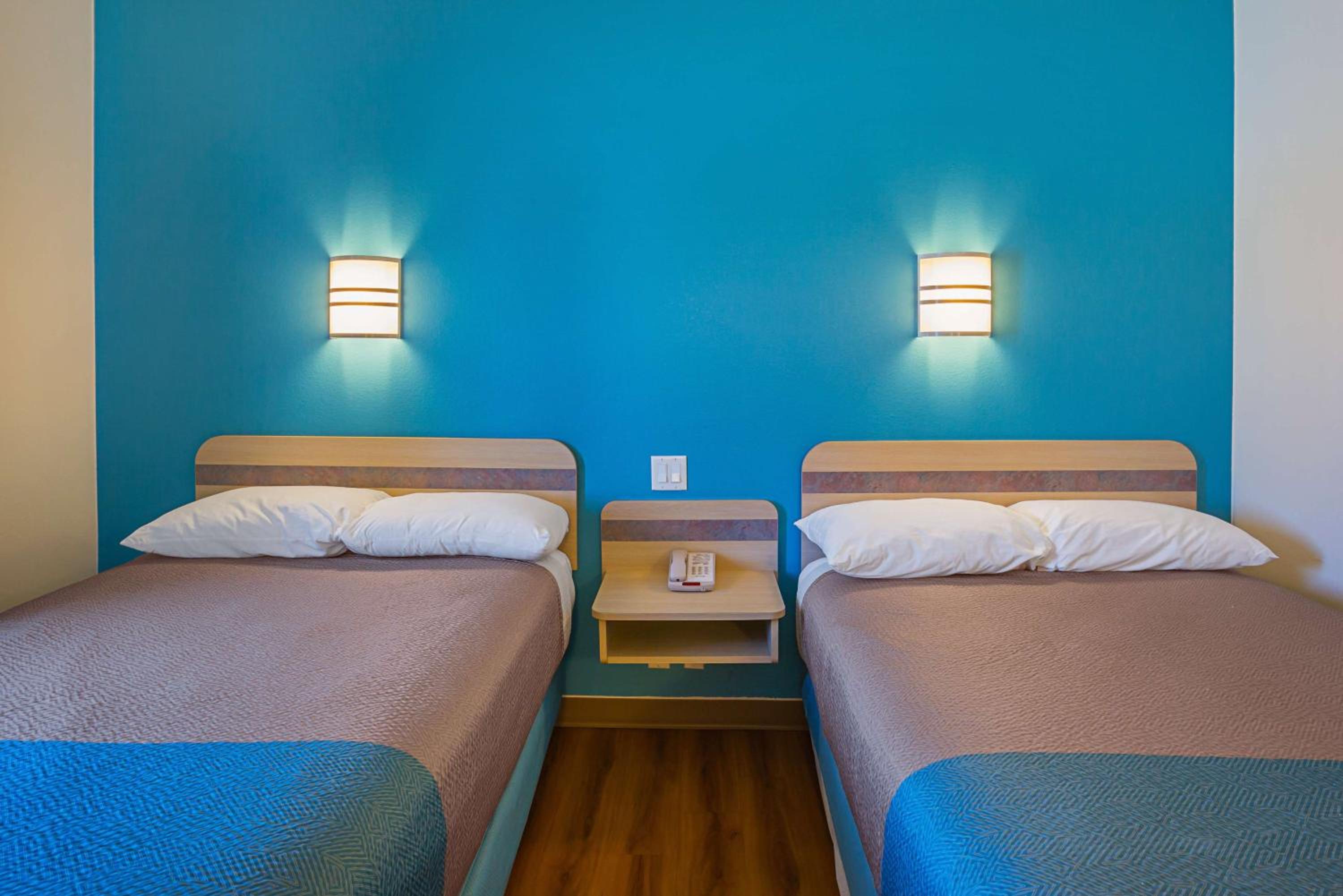 Quadruple Room - Non-Smoking photo 2