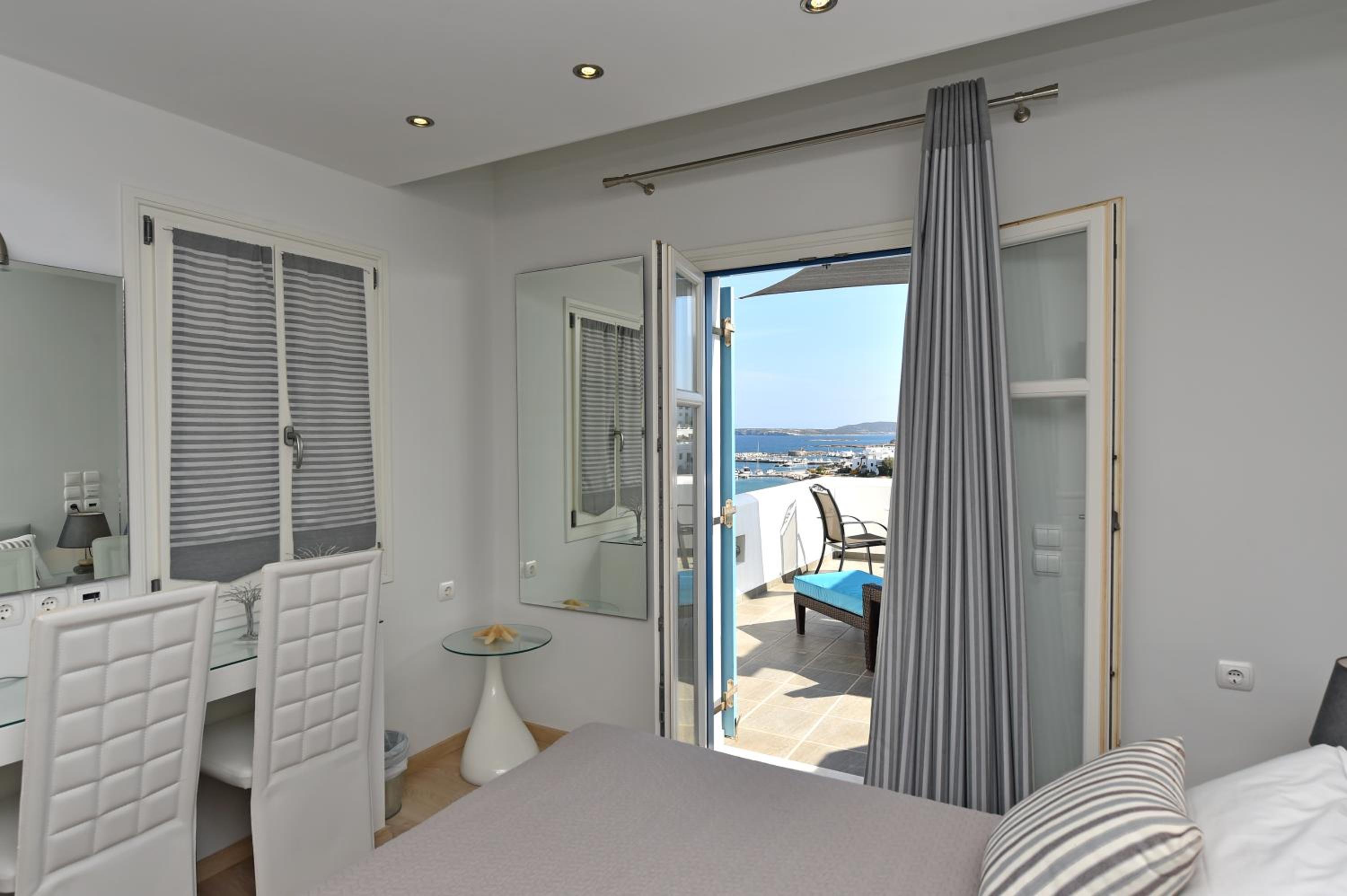 Deluxe Double Room with Spa Bath and Sea View - Photo 5