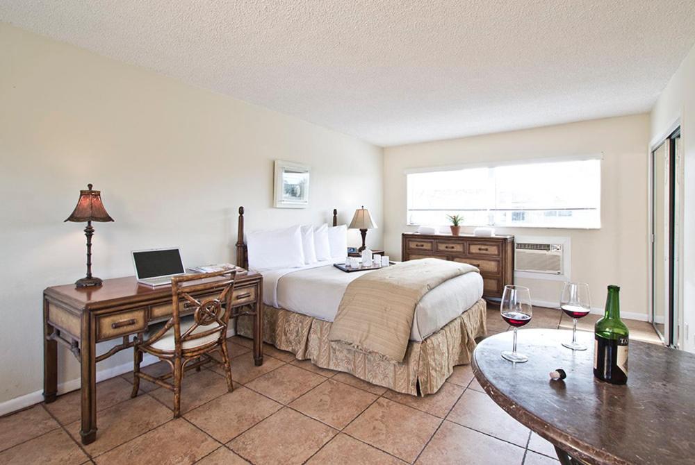 Studio Suite - Photo 4