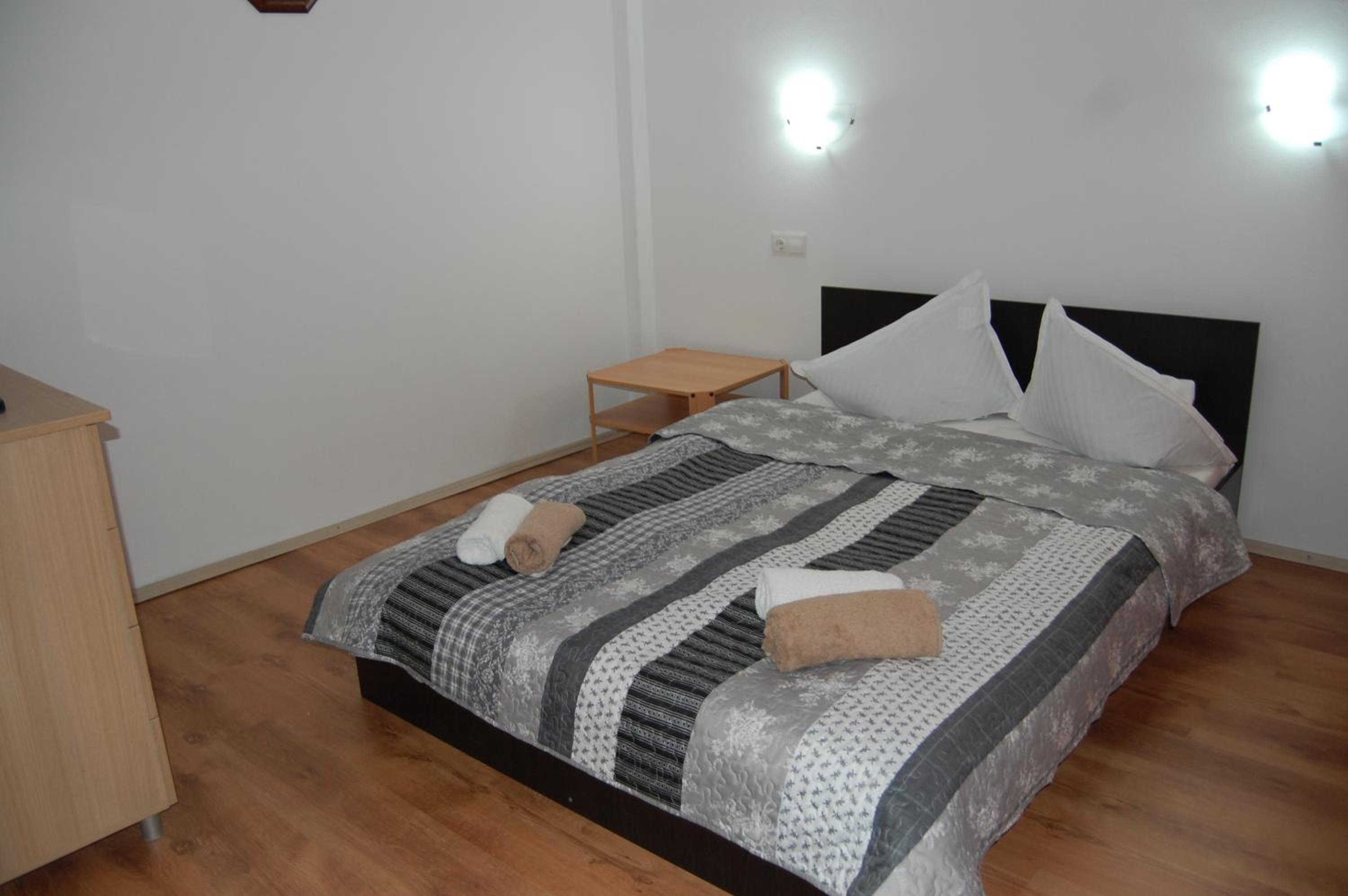 Double Room - Photo 9