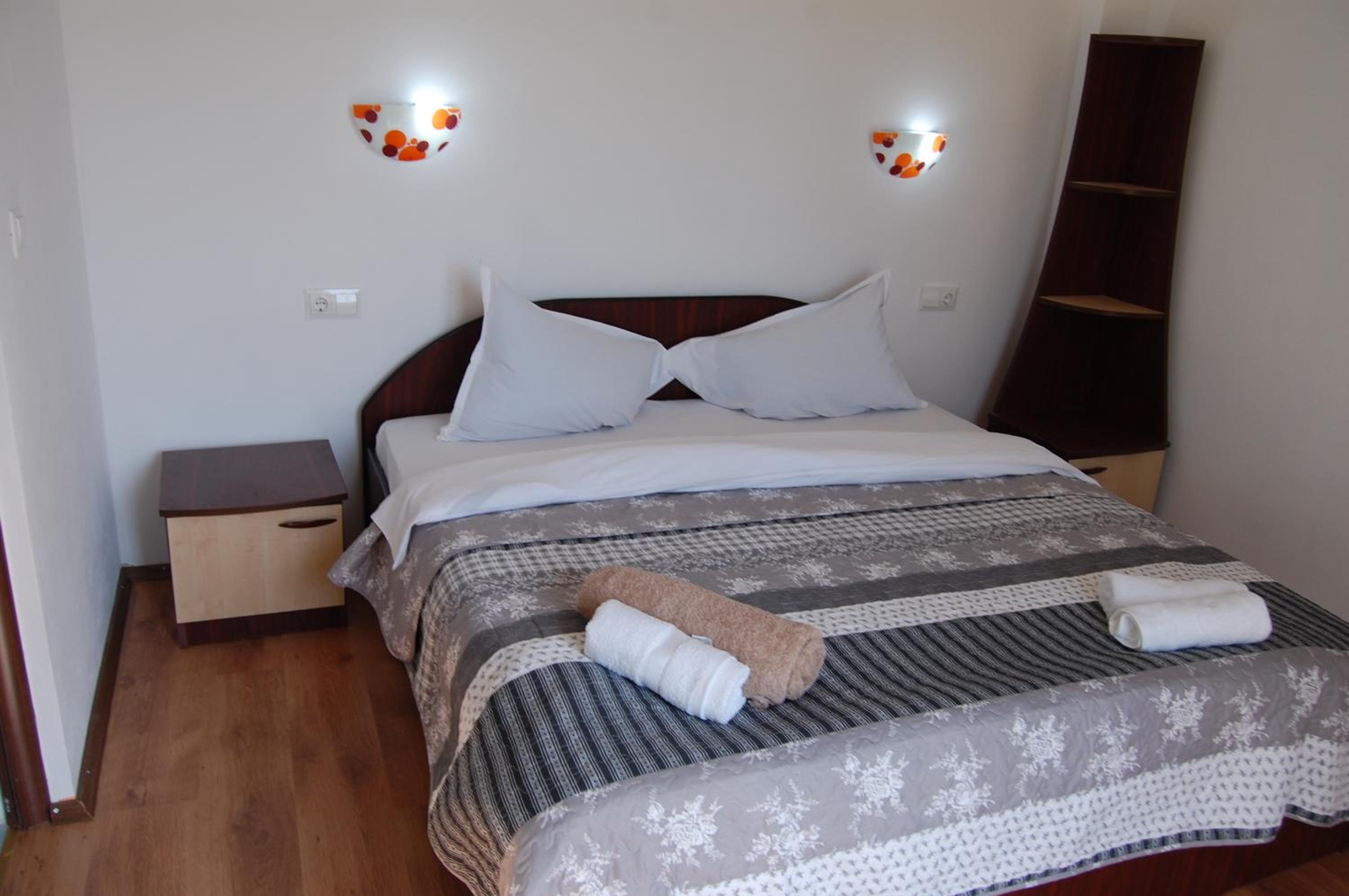 Double Room - Photo 8
