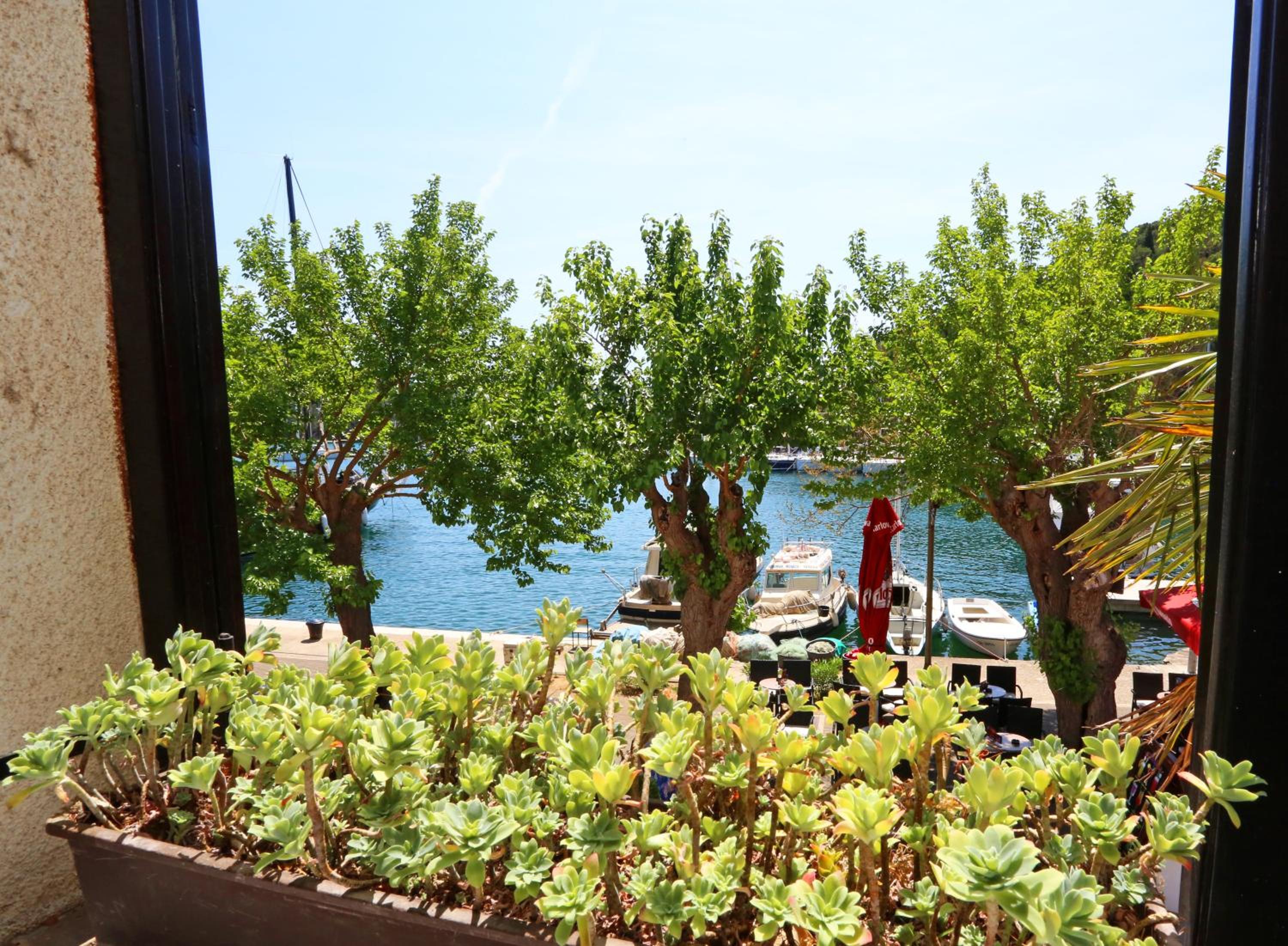 Double Room with Private Bathroom and Sea View - Photo 13