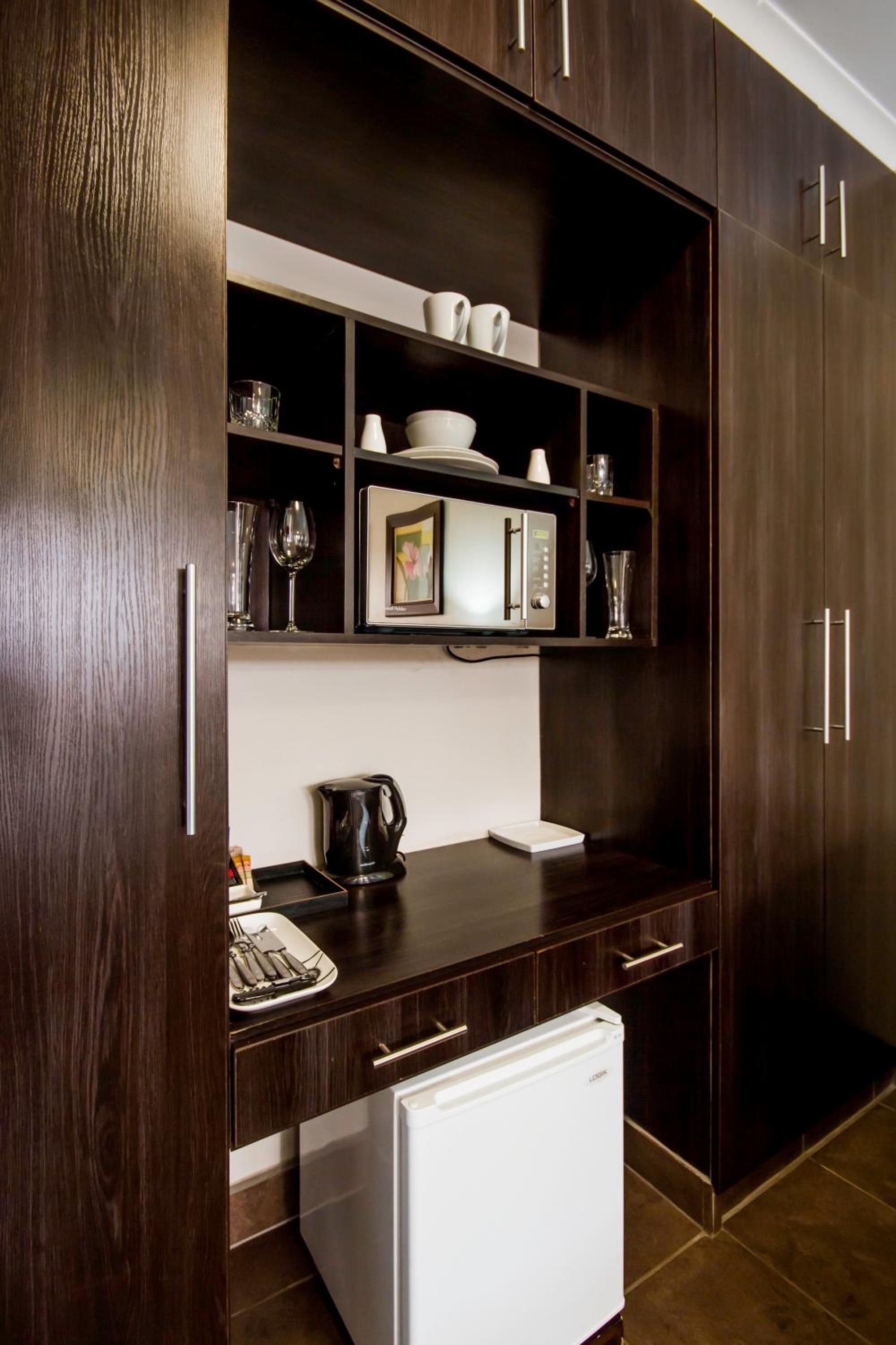 Deluxe King Suite - Photo 7