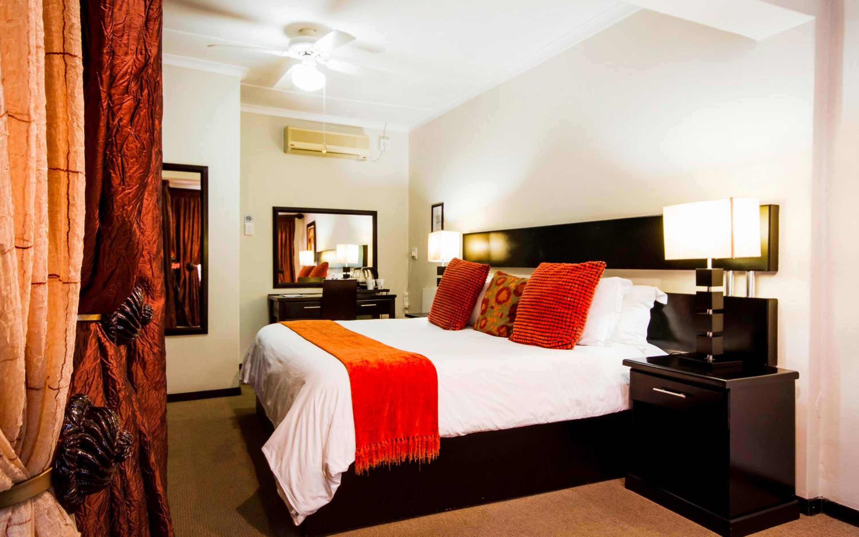 Deluxe King Suite photo 1