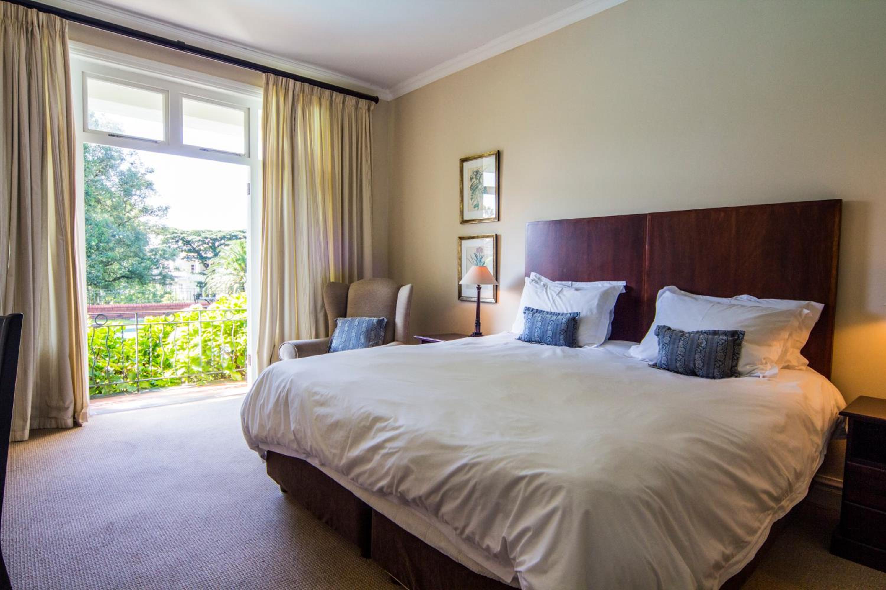 Deluxe King Suite photo 1