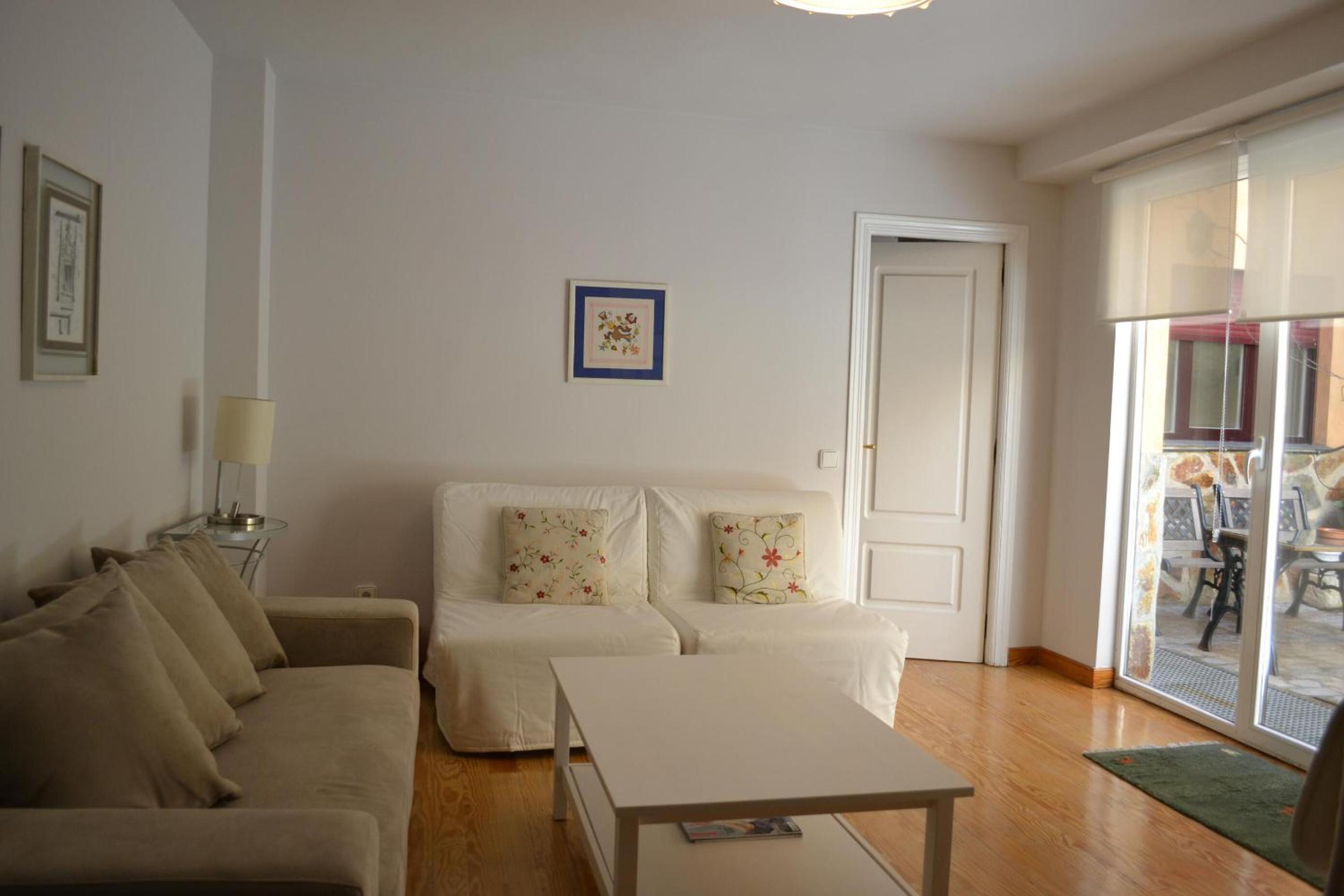 Apartamento de una habitación con patio - Calle Arcediano, 6