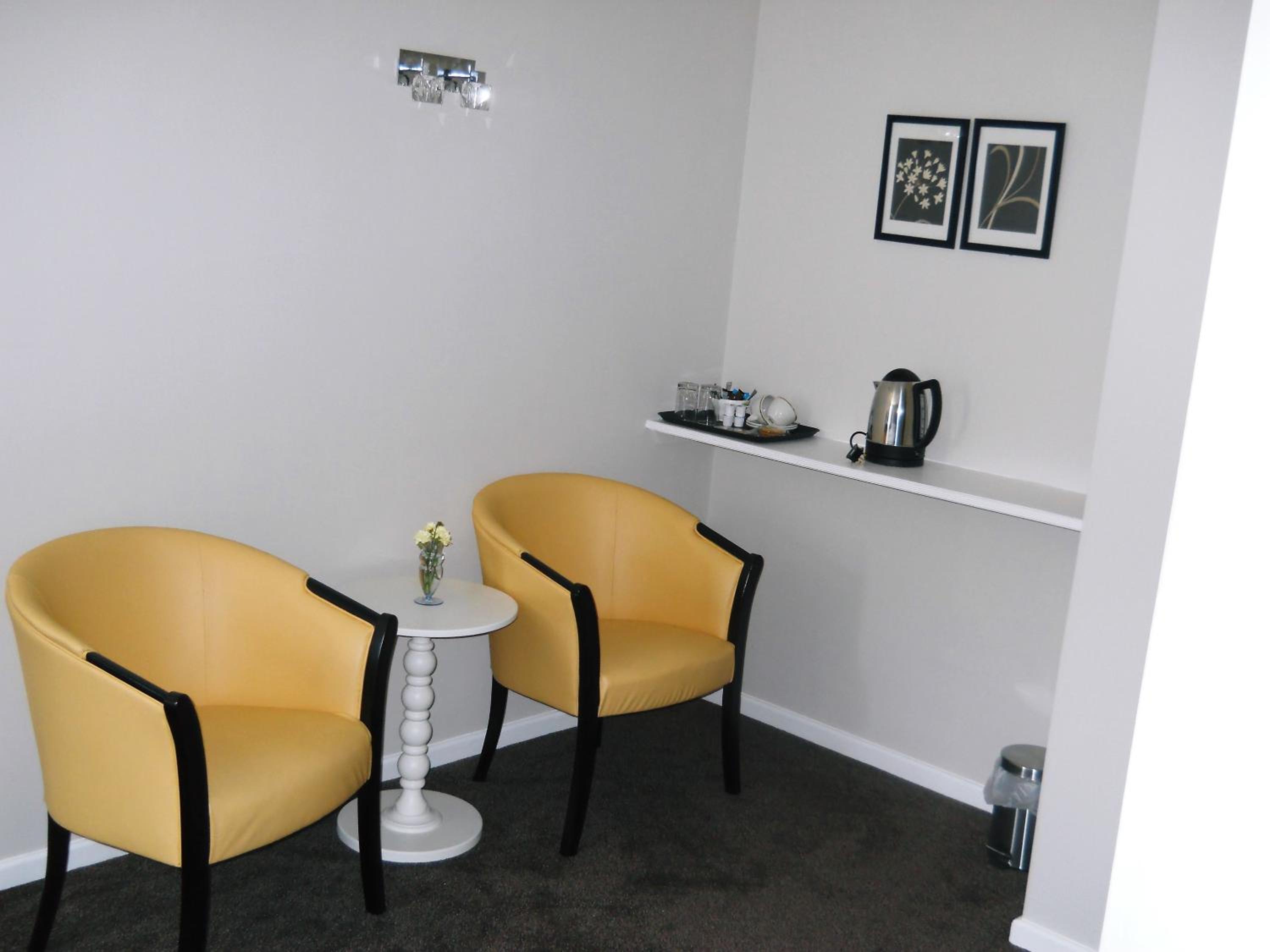 Family Room (2 Adults + 1 Child) - Photo 2