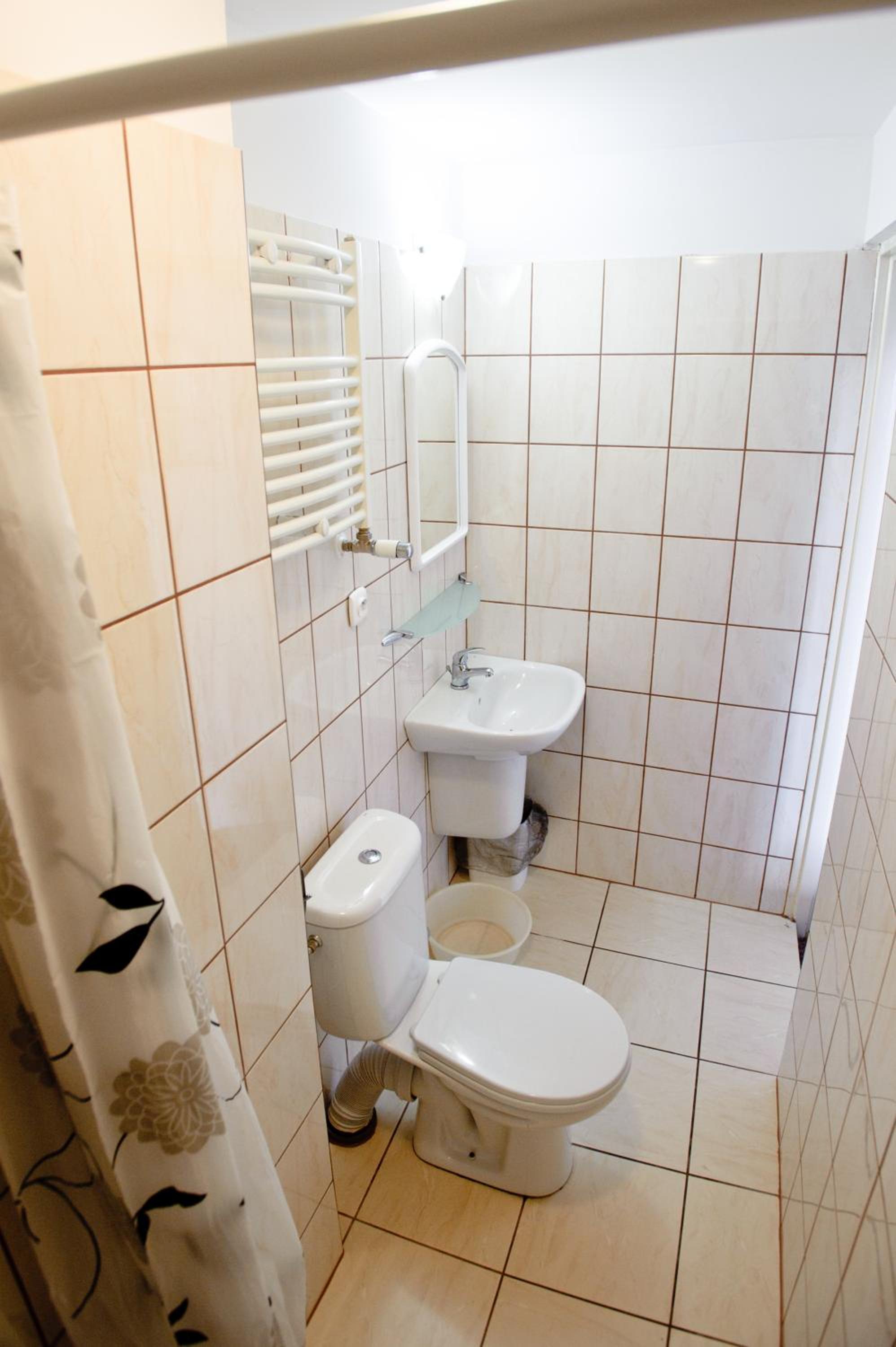 Basic Triple Room photo 3