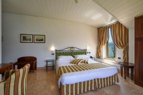Deluxe Double or Twin Room with Lake View photo 1