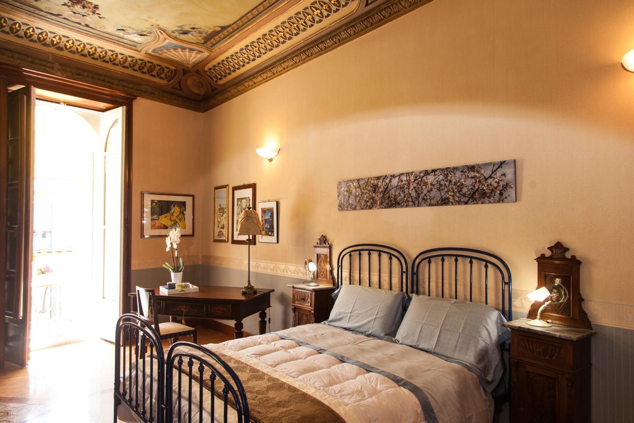 Deluxe Double Room with Balcony and Private External Bathroom photo 3