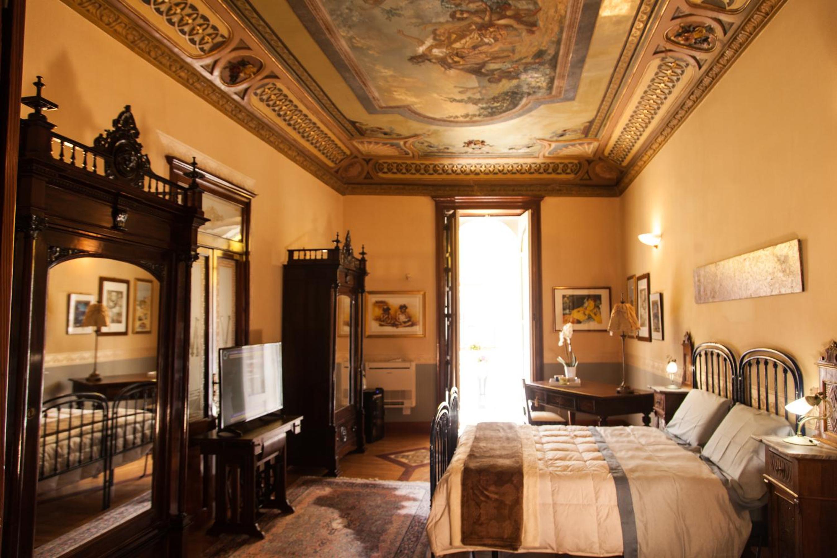 Deluxe Double Room with Balcony and Private External Bathroom