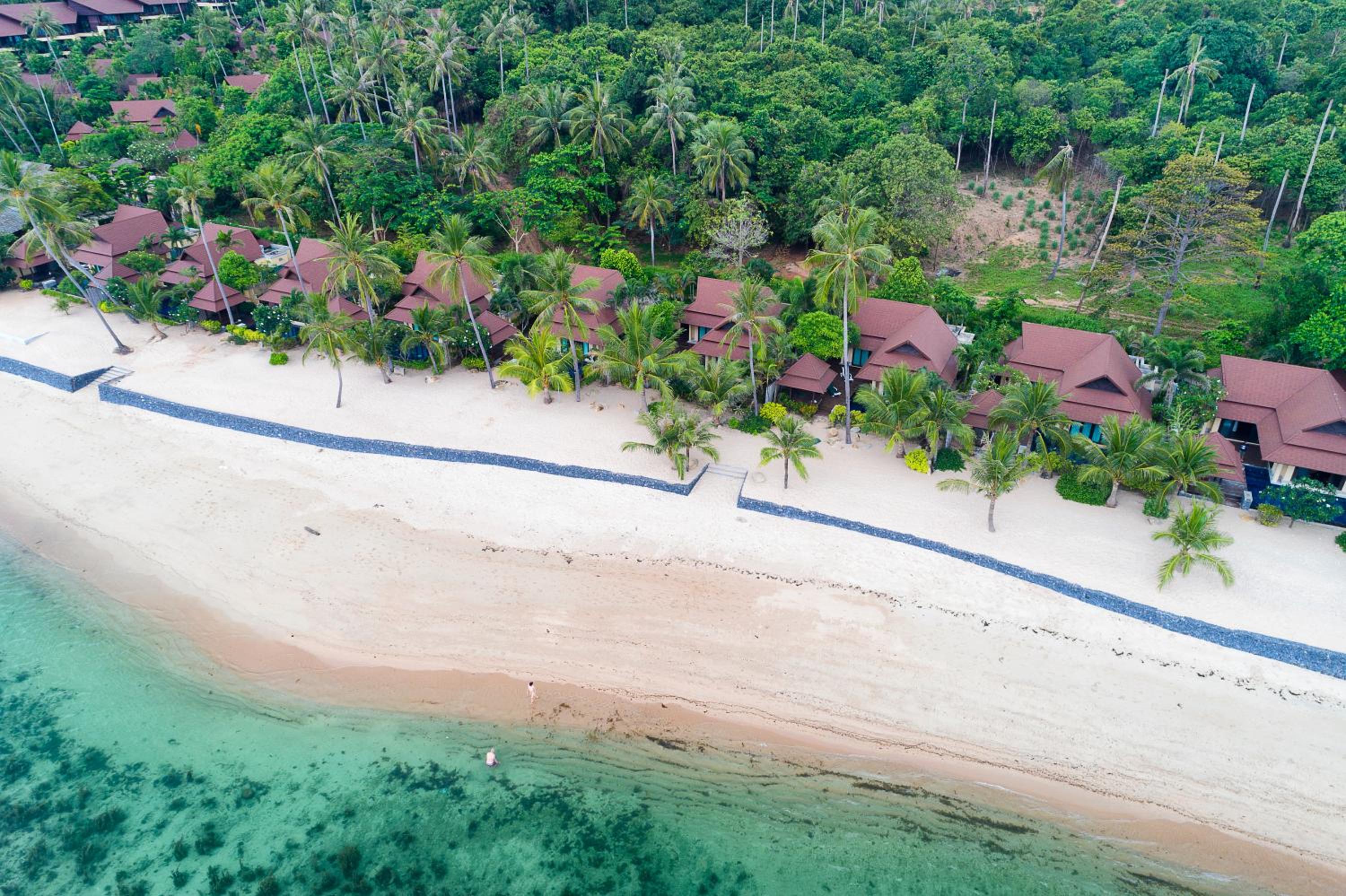Beachfront Pool Villa Suites photo 2
