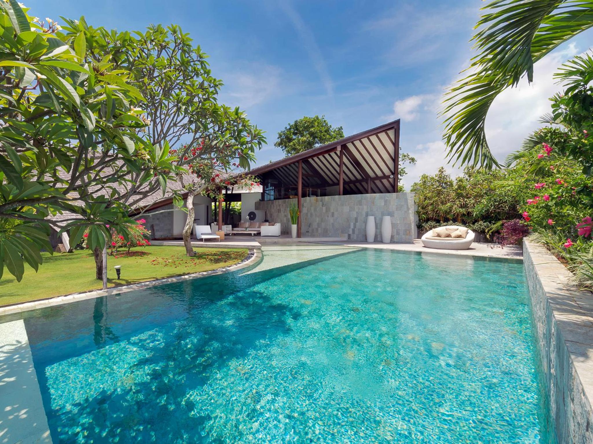 Three-Bedroom Villa with Private Pool photo 2
