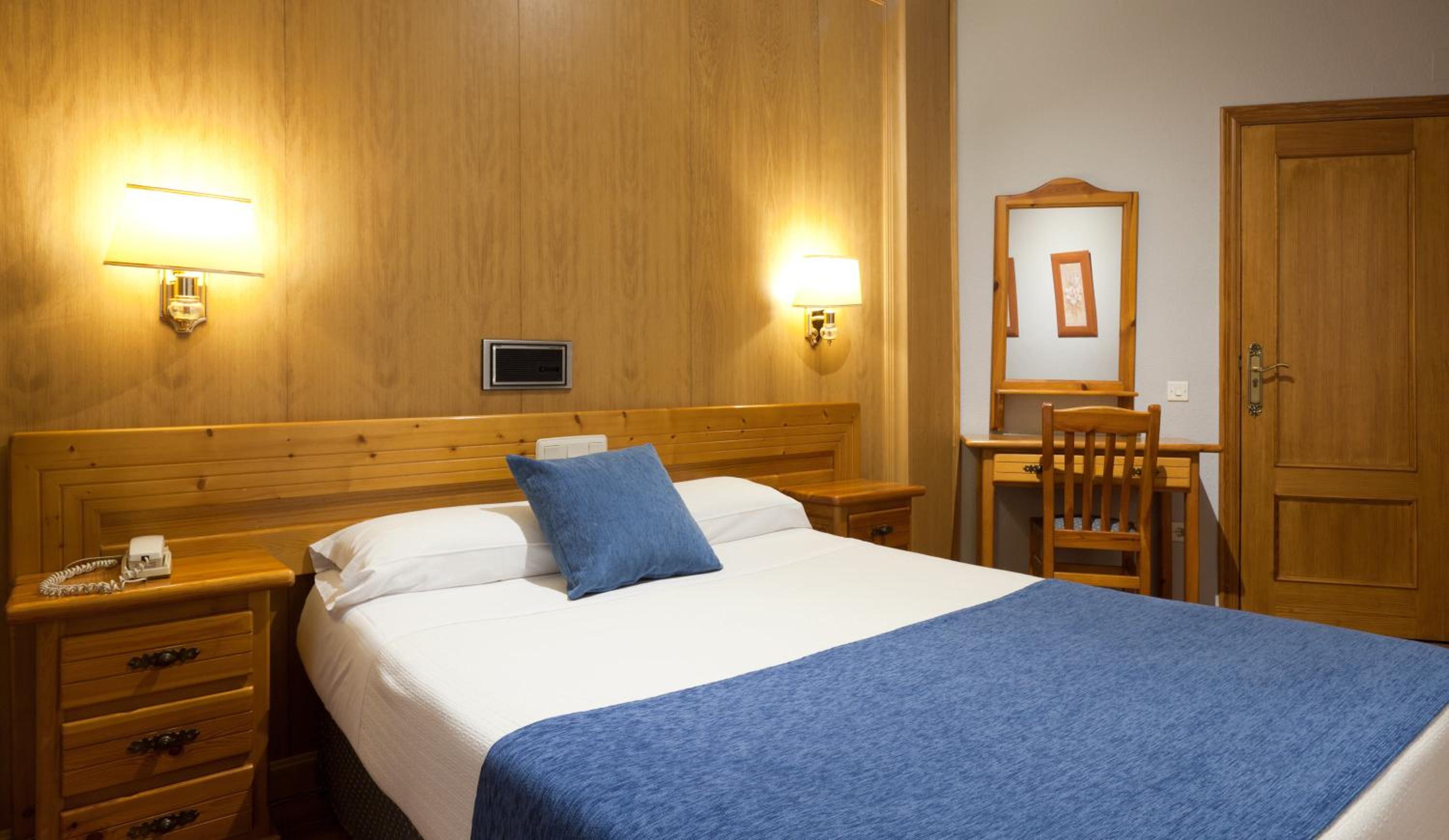 Double Room - Photo 14