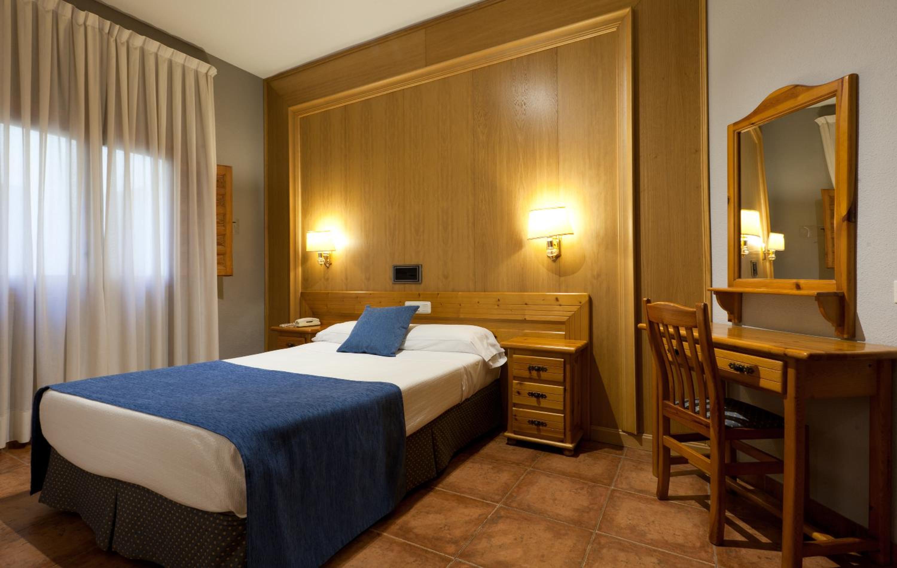 Double Room - Photo 13