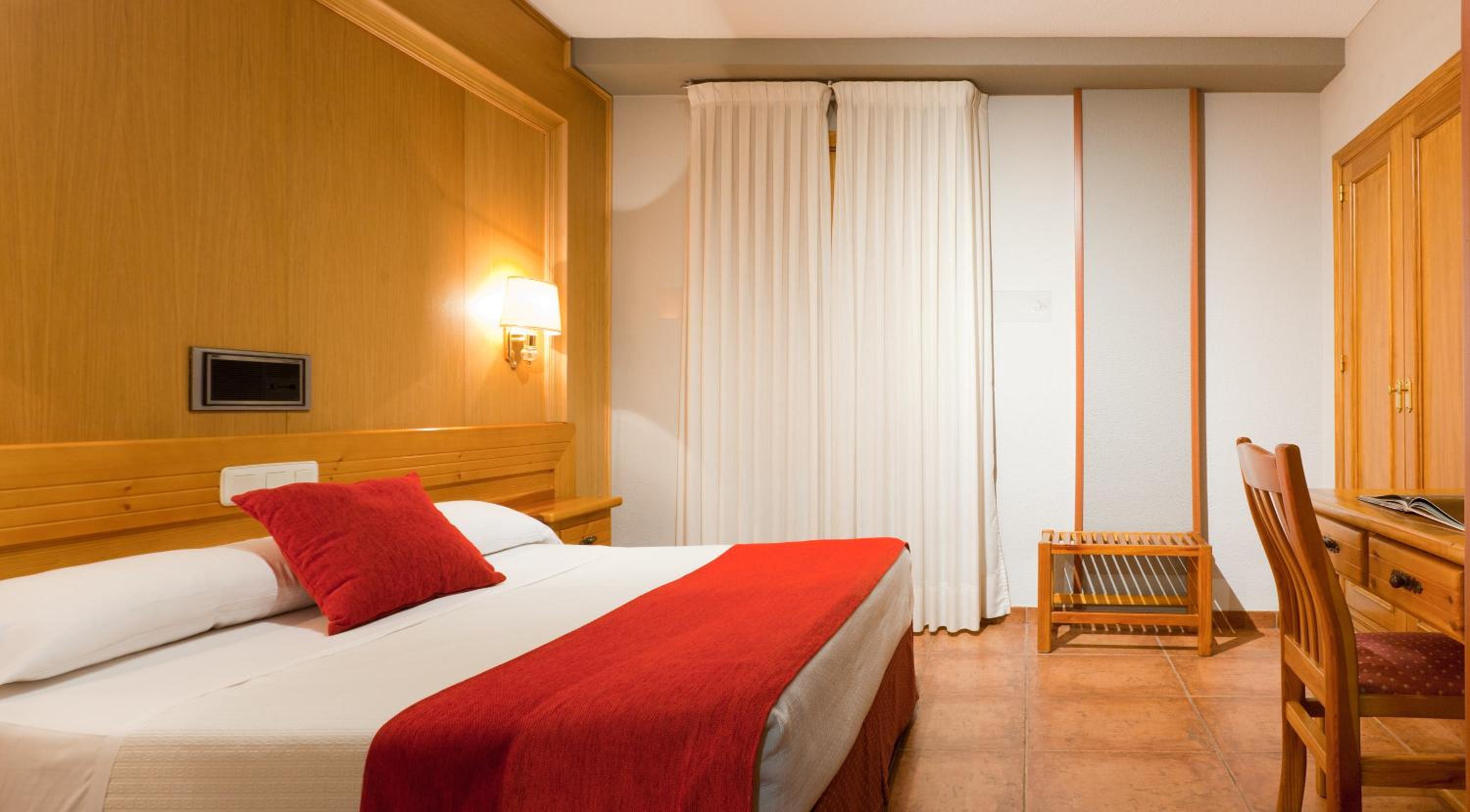 Double Room - Photo 16