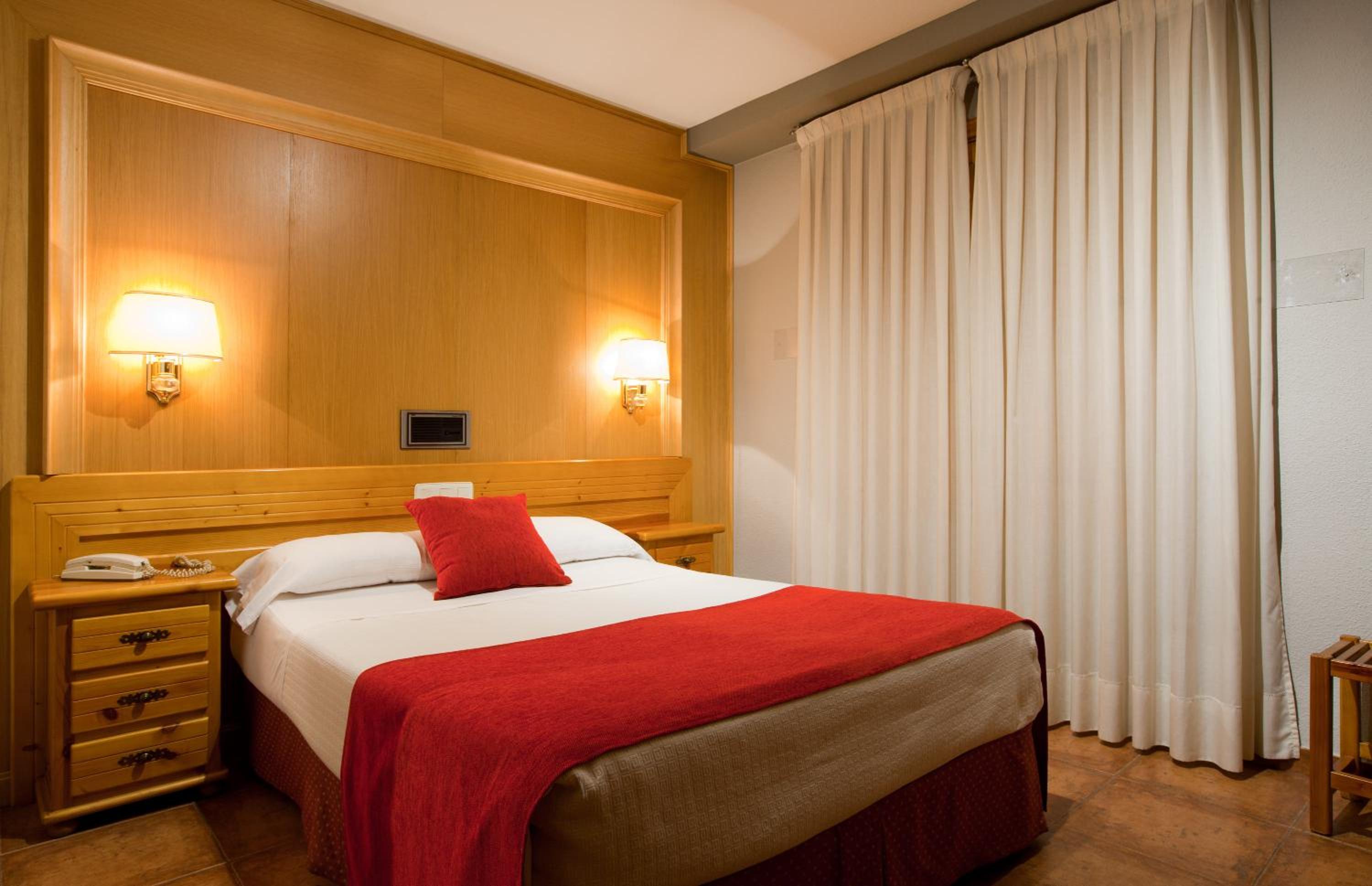 Double Room - Photo 7