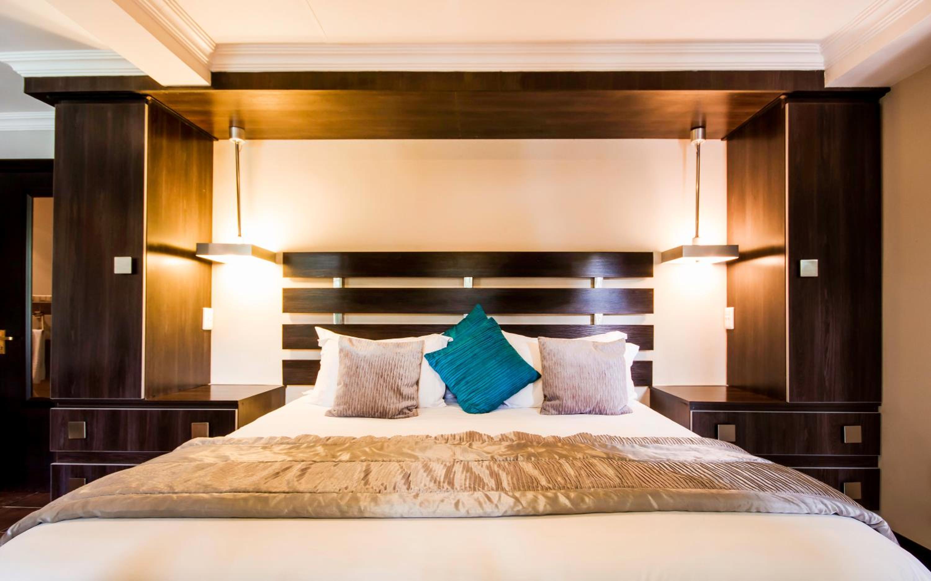 Deluxe King Suite - Photo 5
