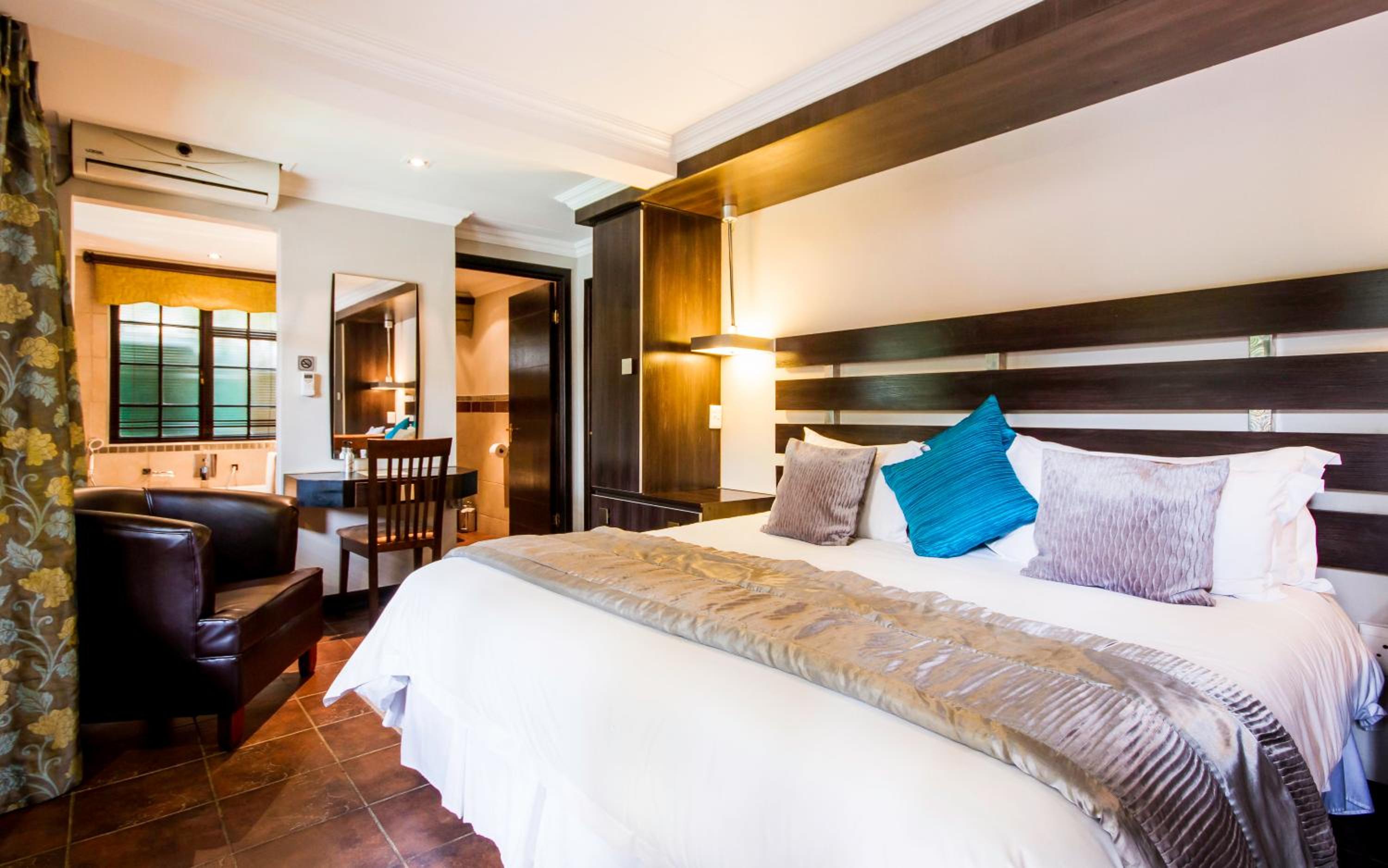 Deluxe King Suite - Photo 1