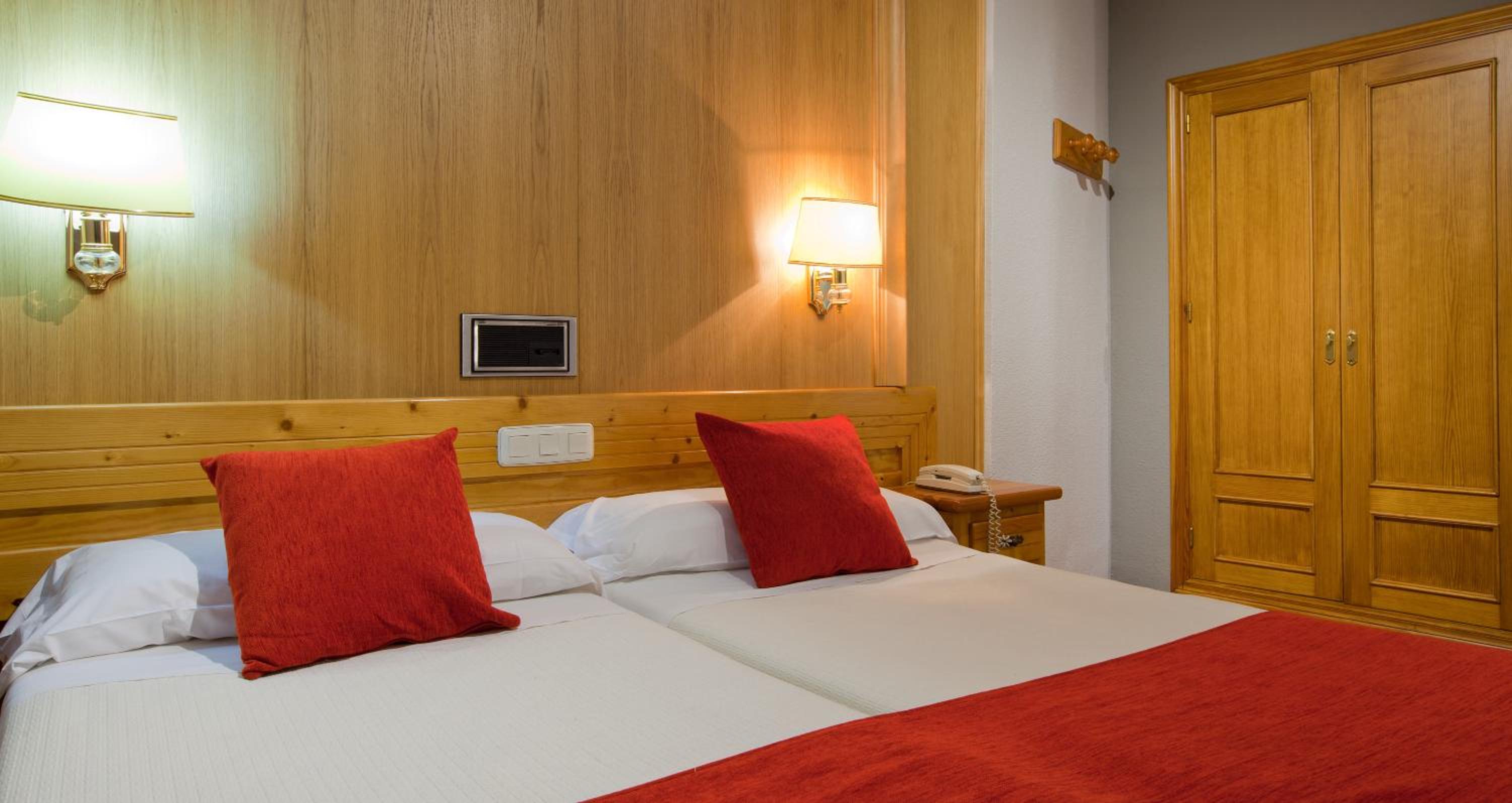 Twin Room - Photo 1