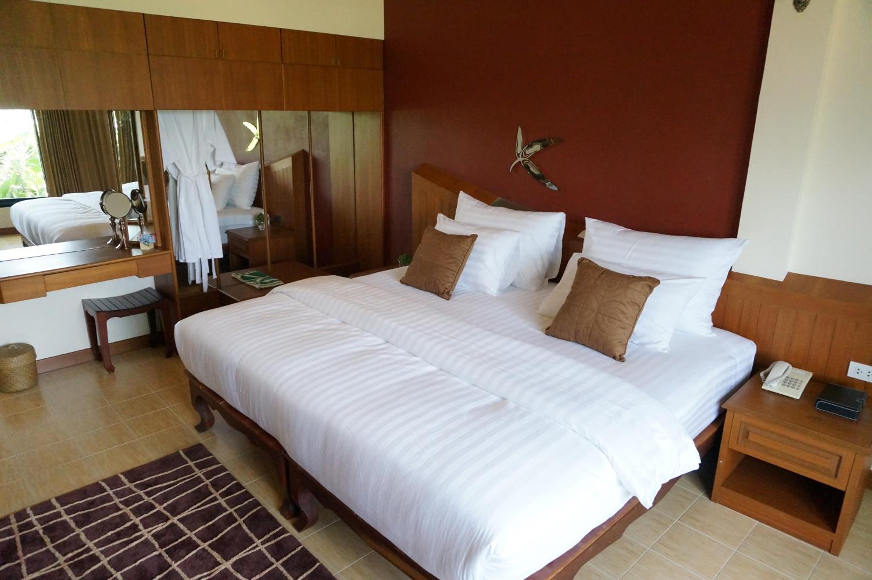 Deluxe Room - Photo 11