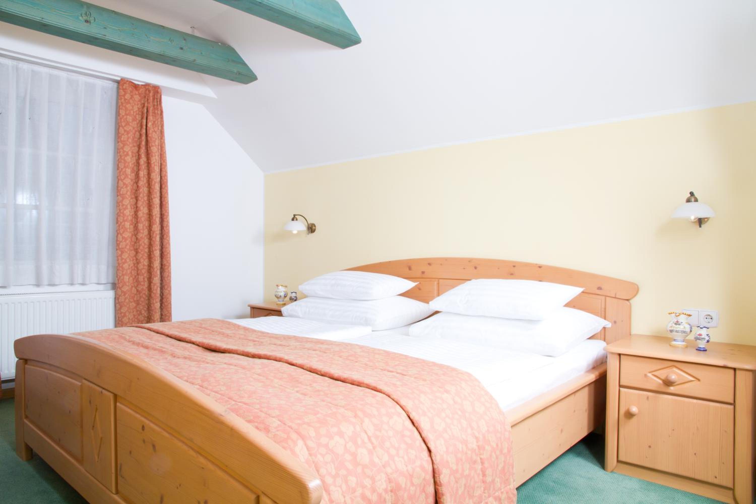 Suite - Photo 1