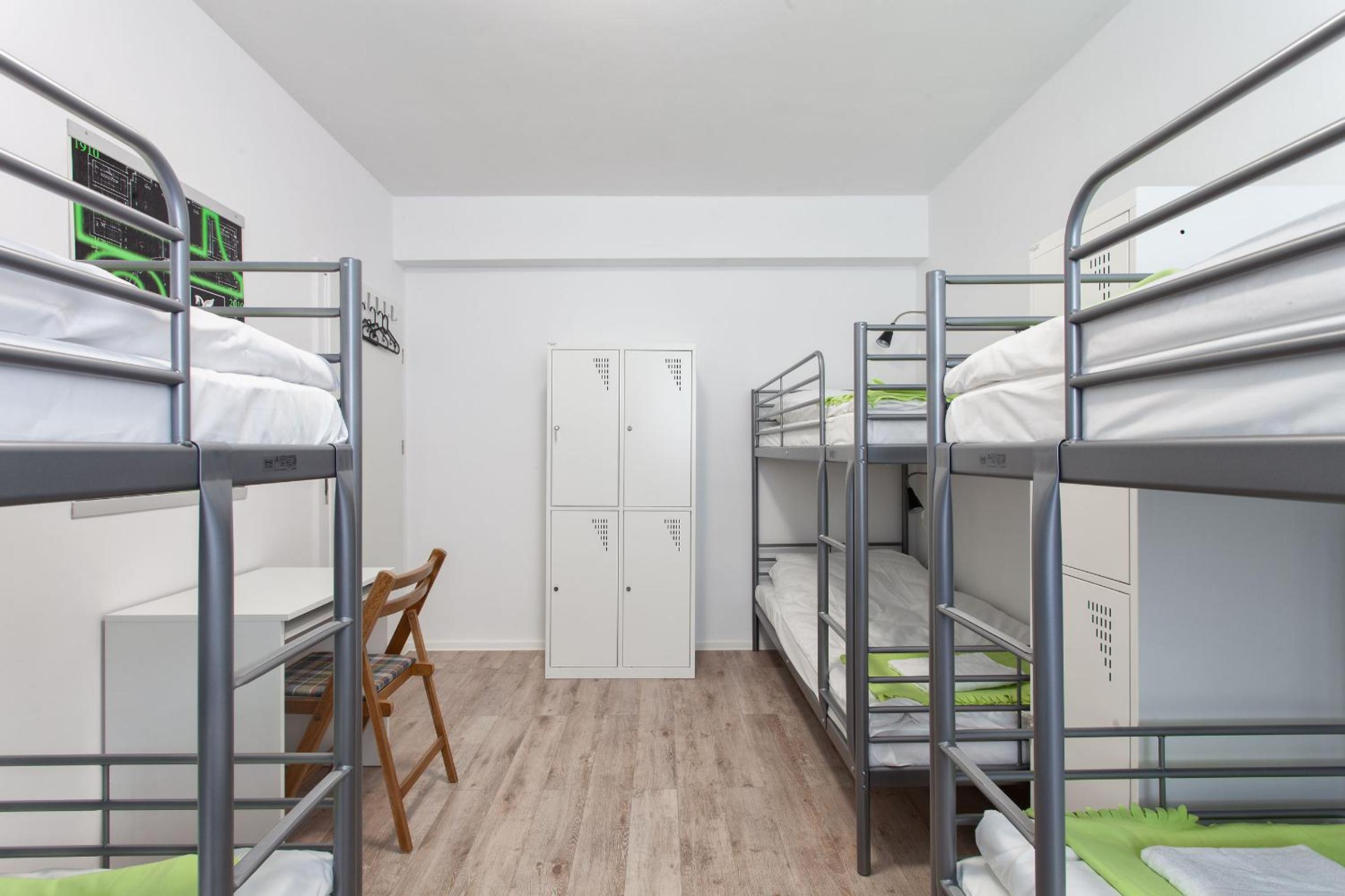 Bed in 6-Bed Mixed Dormitory Room photo 2