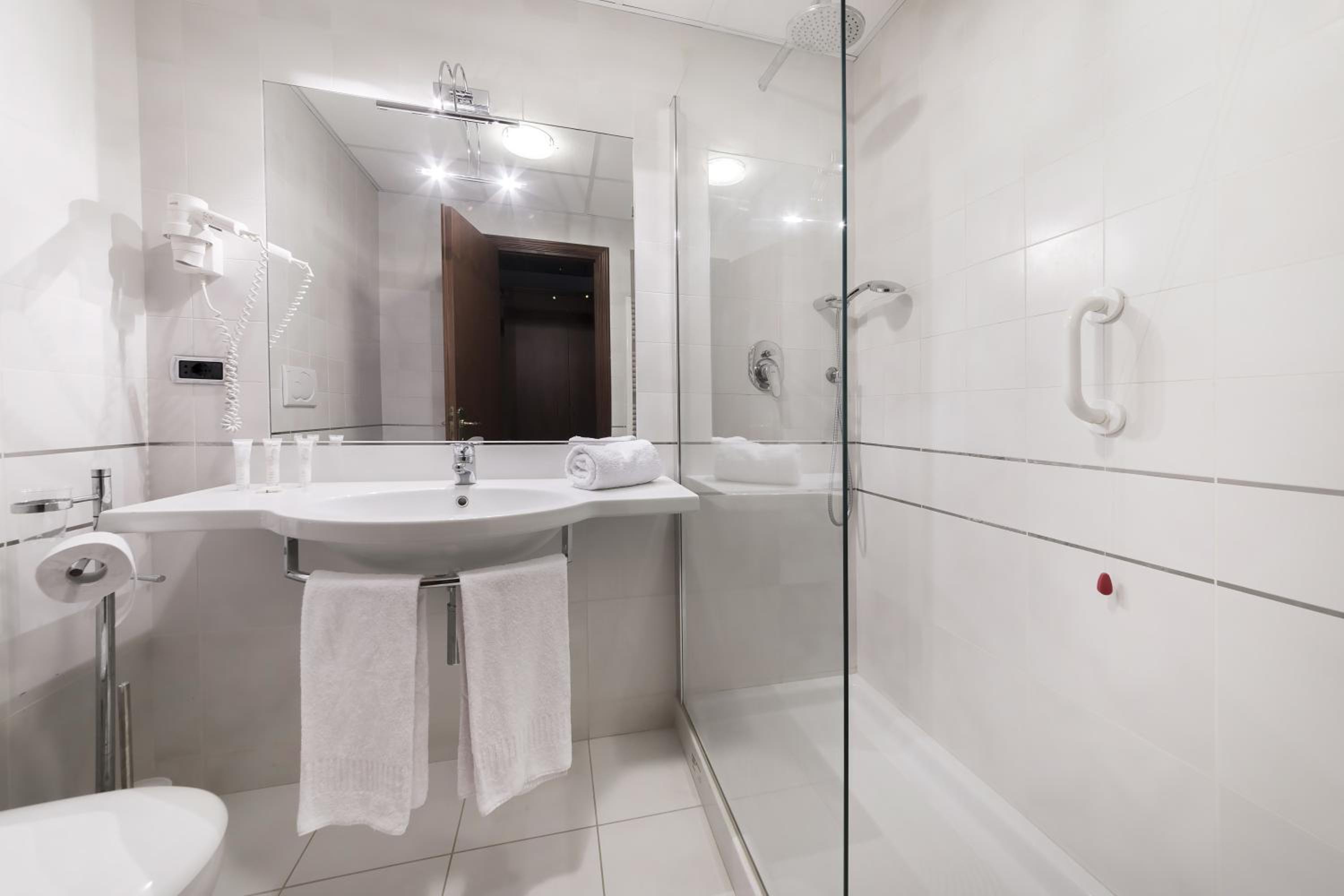 Comfort Triple Room with Spa Access - Photo 3