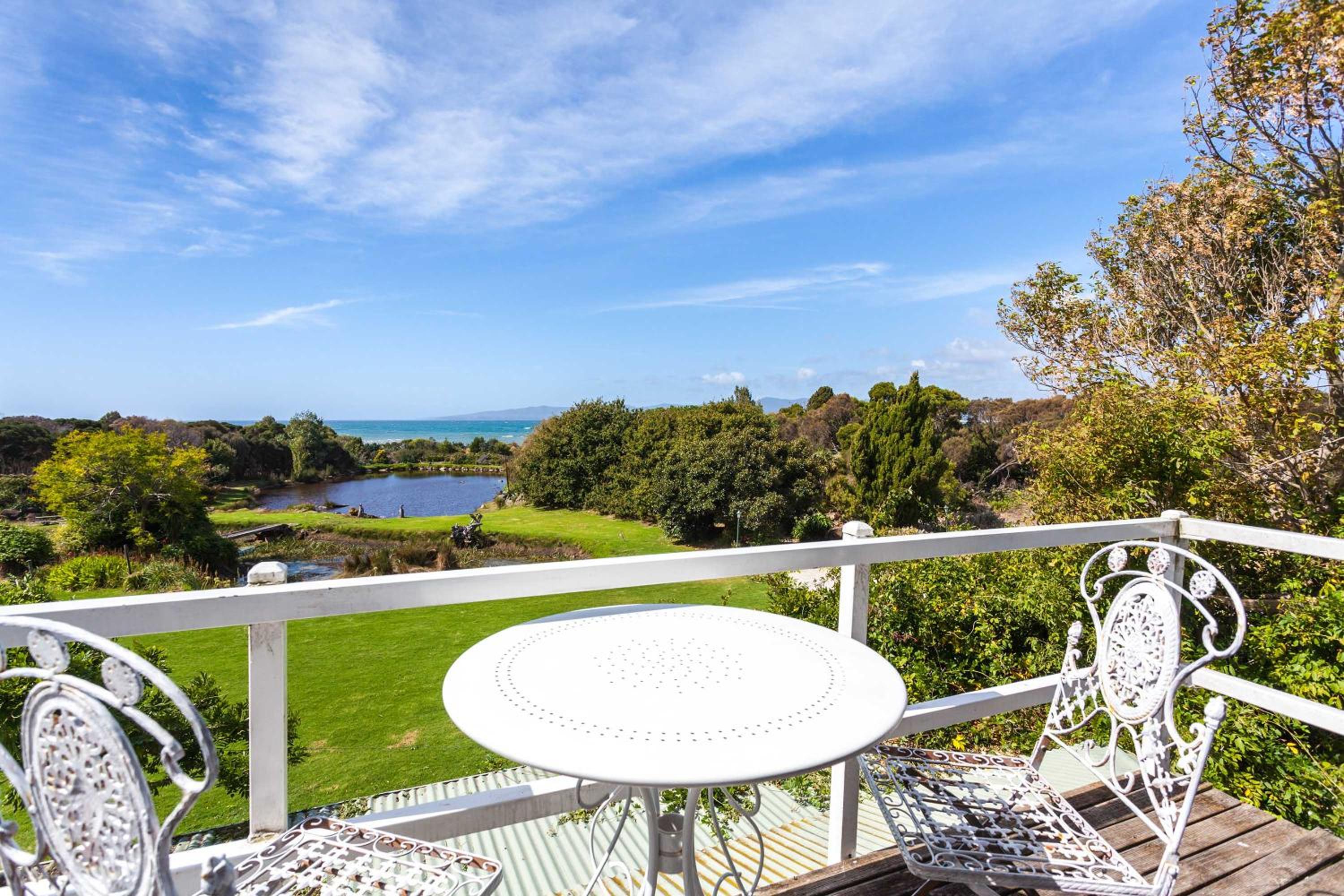 King Room with Sea View - Photo 2