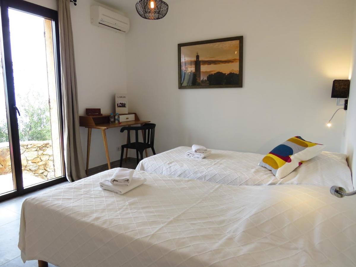 Superior Twin Room with Street View and Sea View