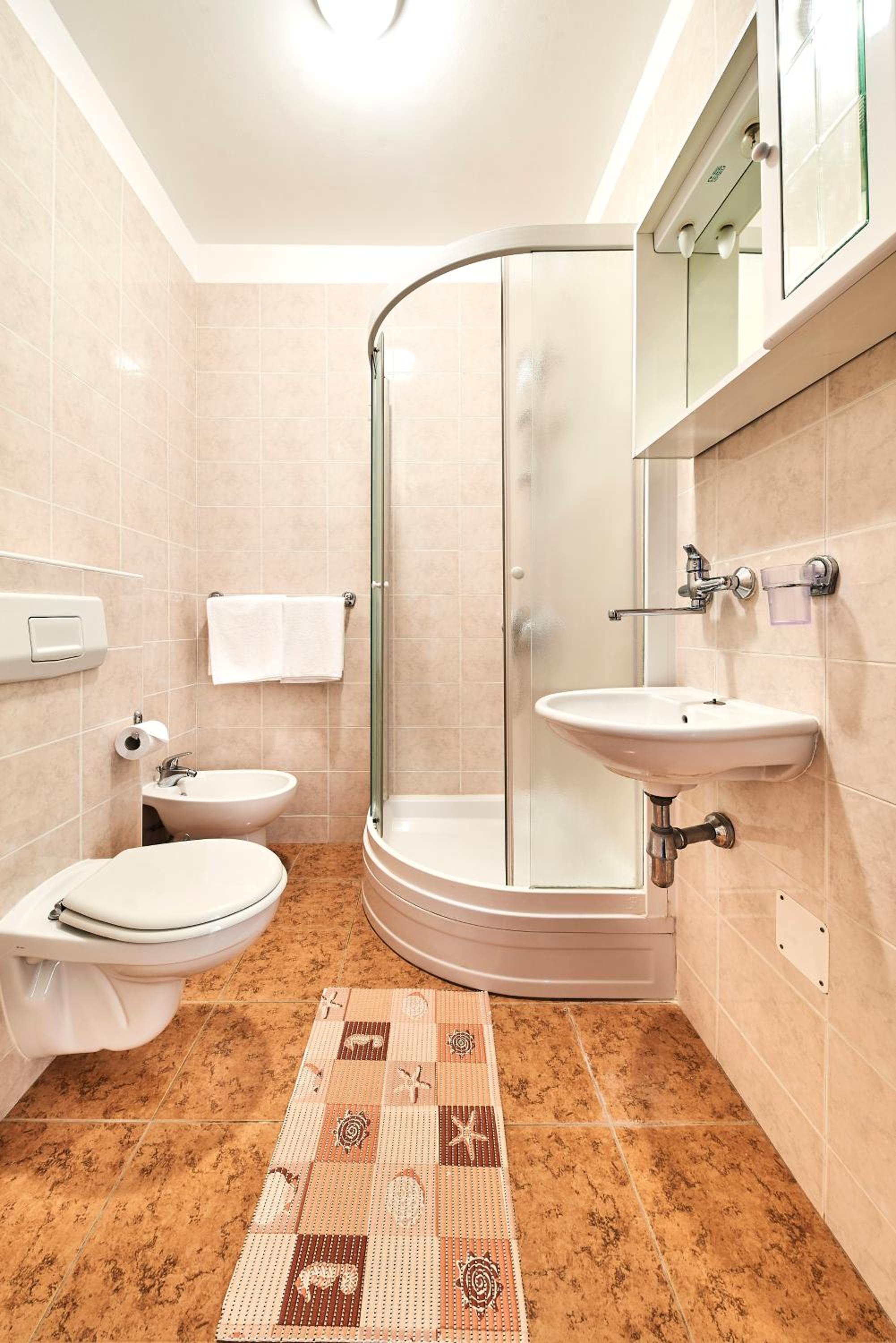 One-Bedroom Apartment - Photo 17