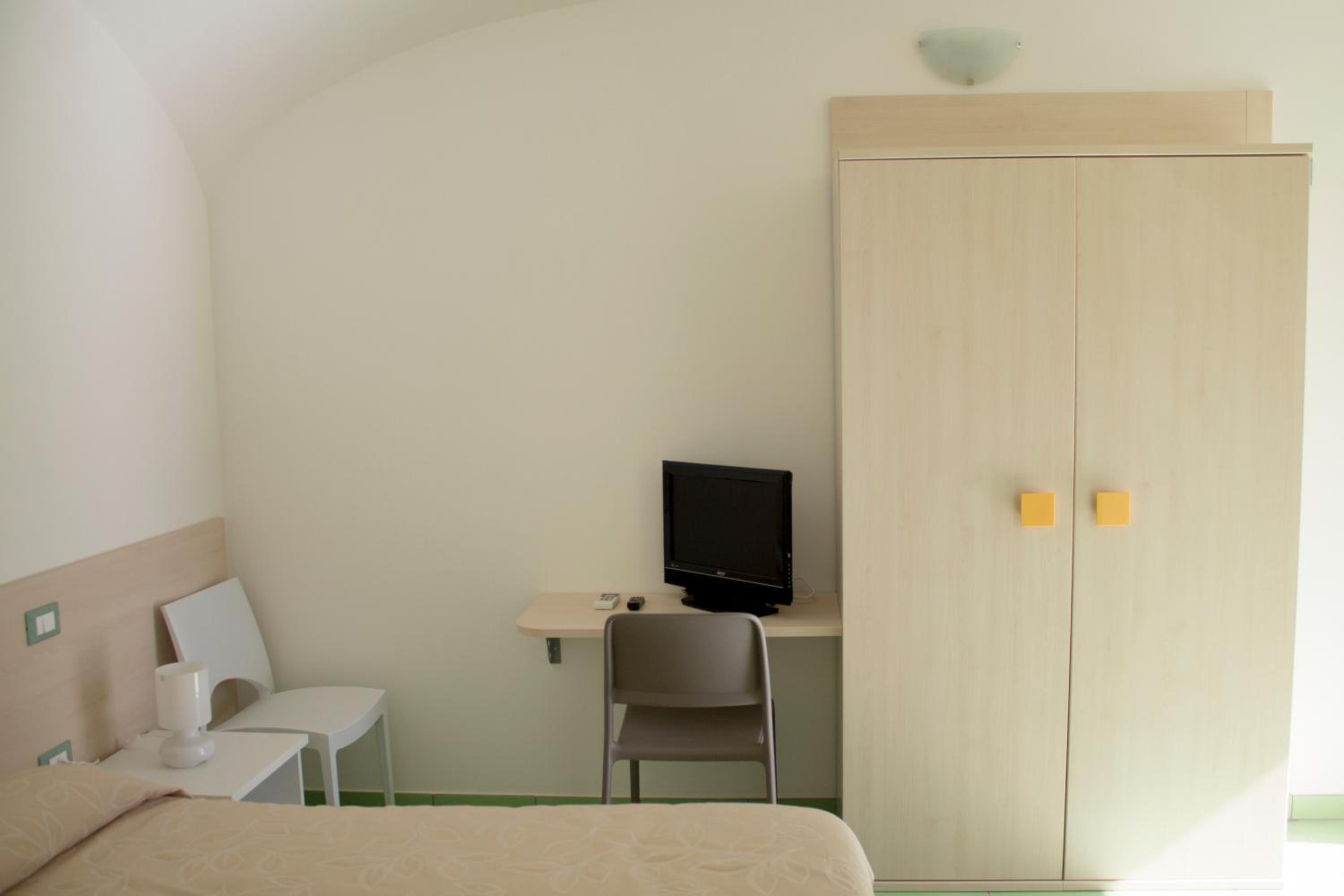Standard Double or Twin Room photo 2