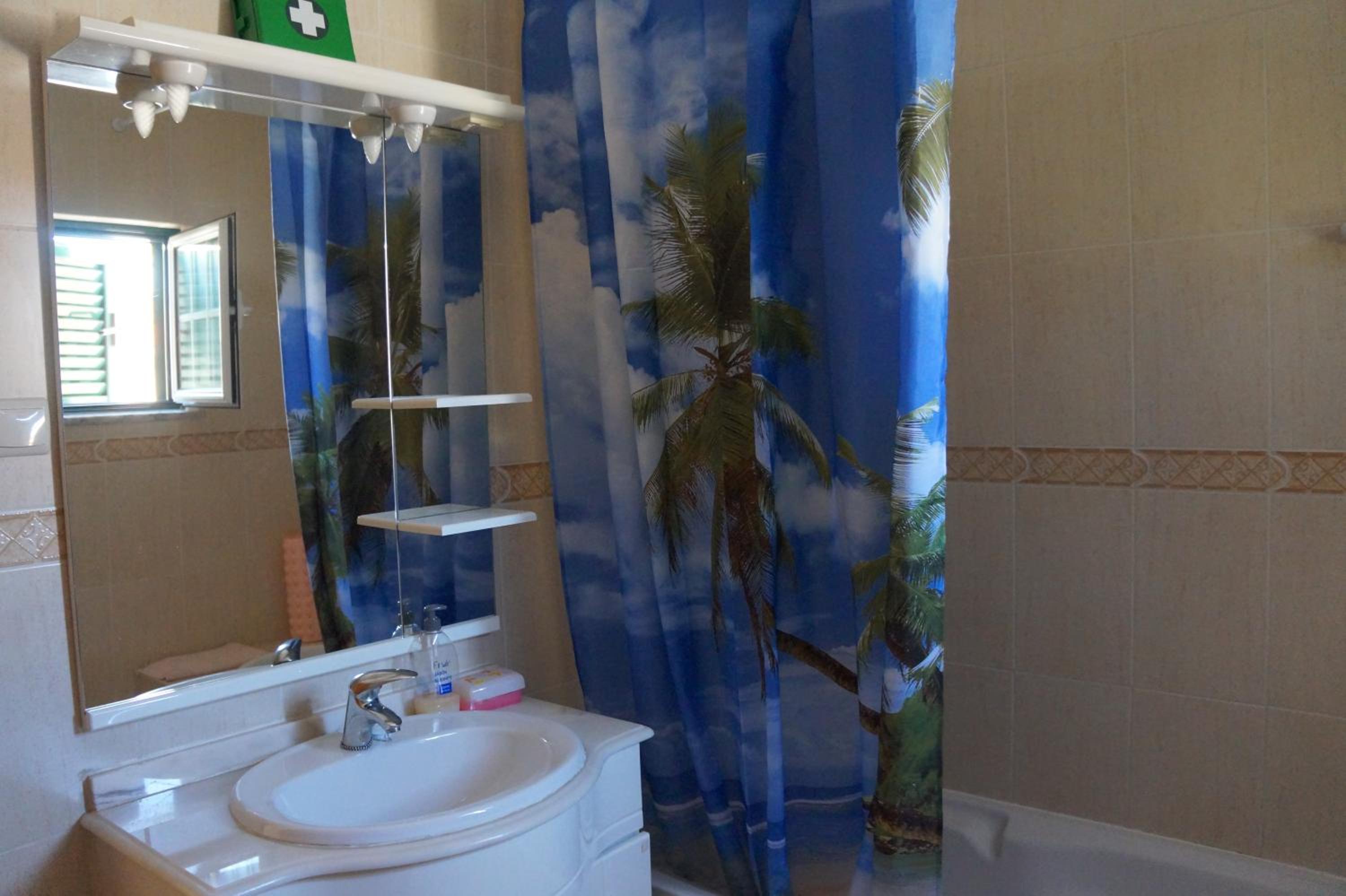 Double Room with Private External Bathroom - Photo 10