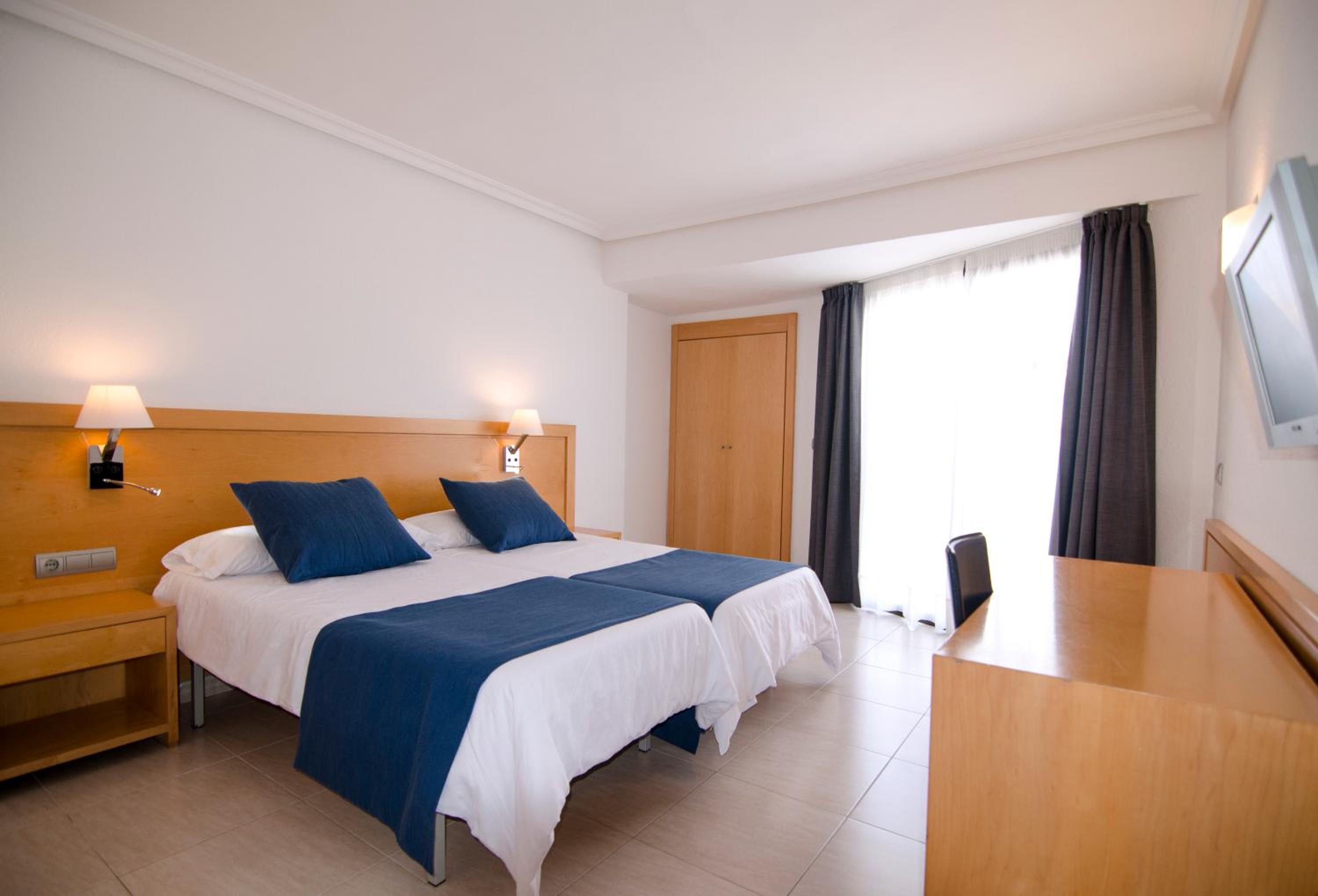 Twin Room - Photo 3
