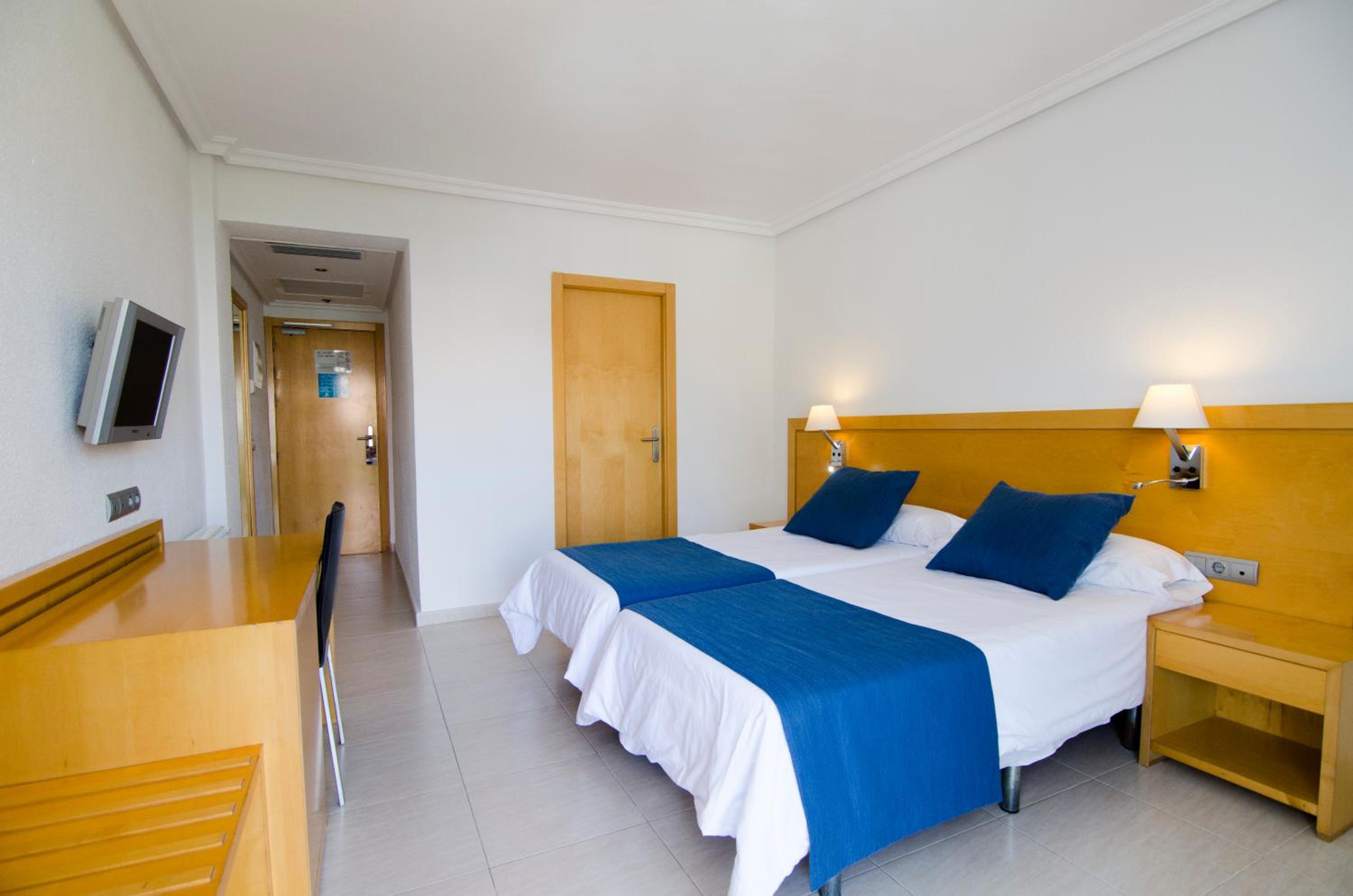 Twin Room - Photo 4