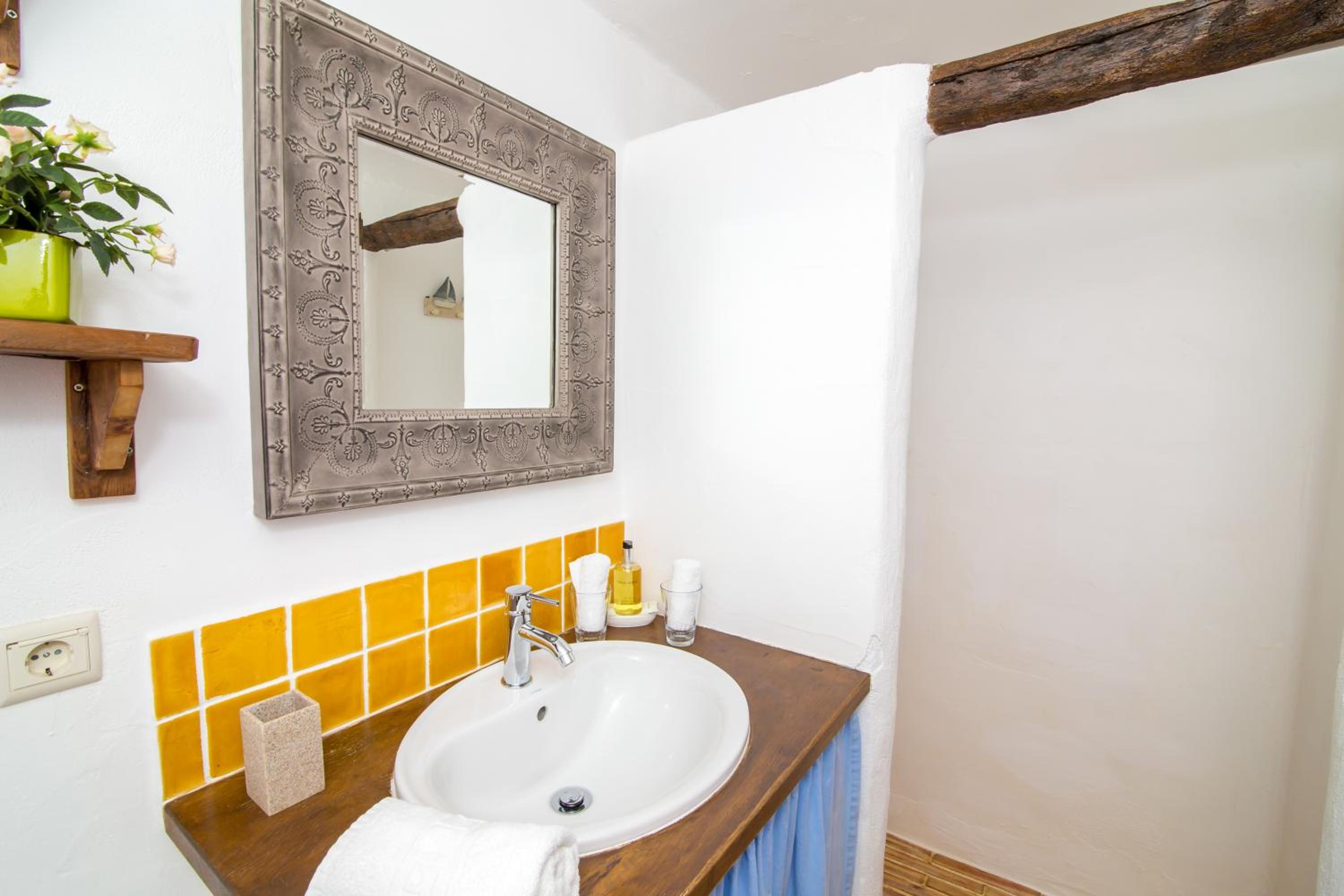 Superior Double or Twin Room - Photo 2
