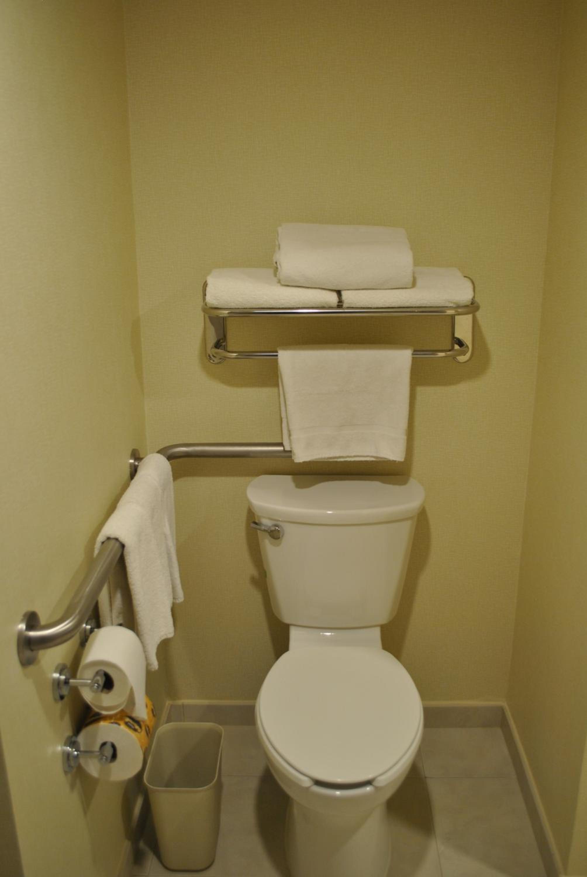 Standard King Room - Accessible - Photo 3