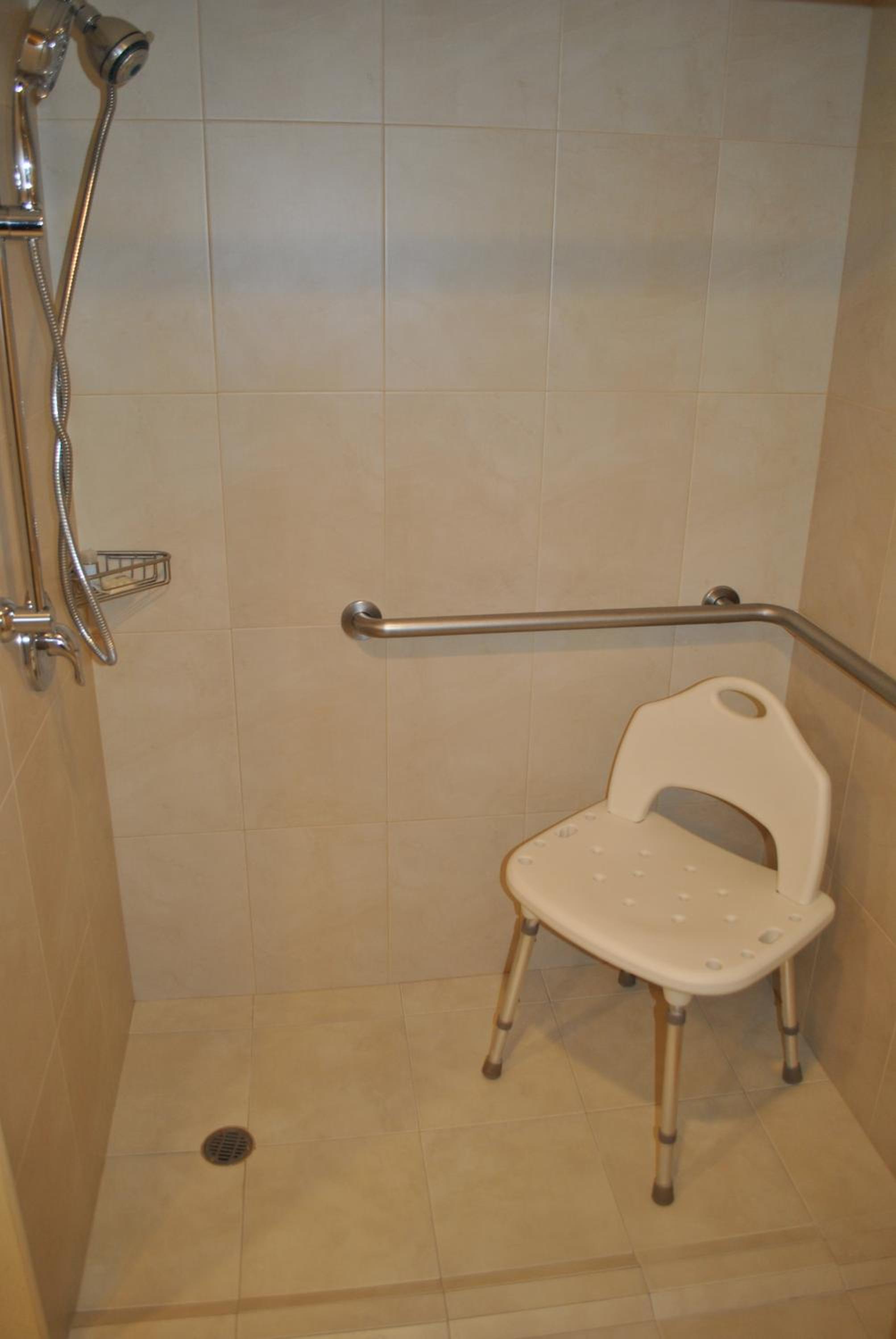 Standard King Room - Accessible - Photo 4
