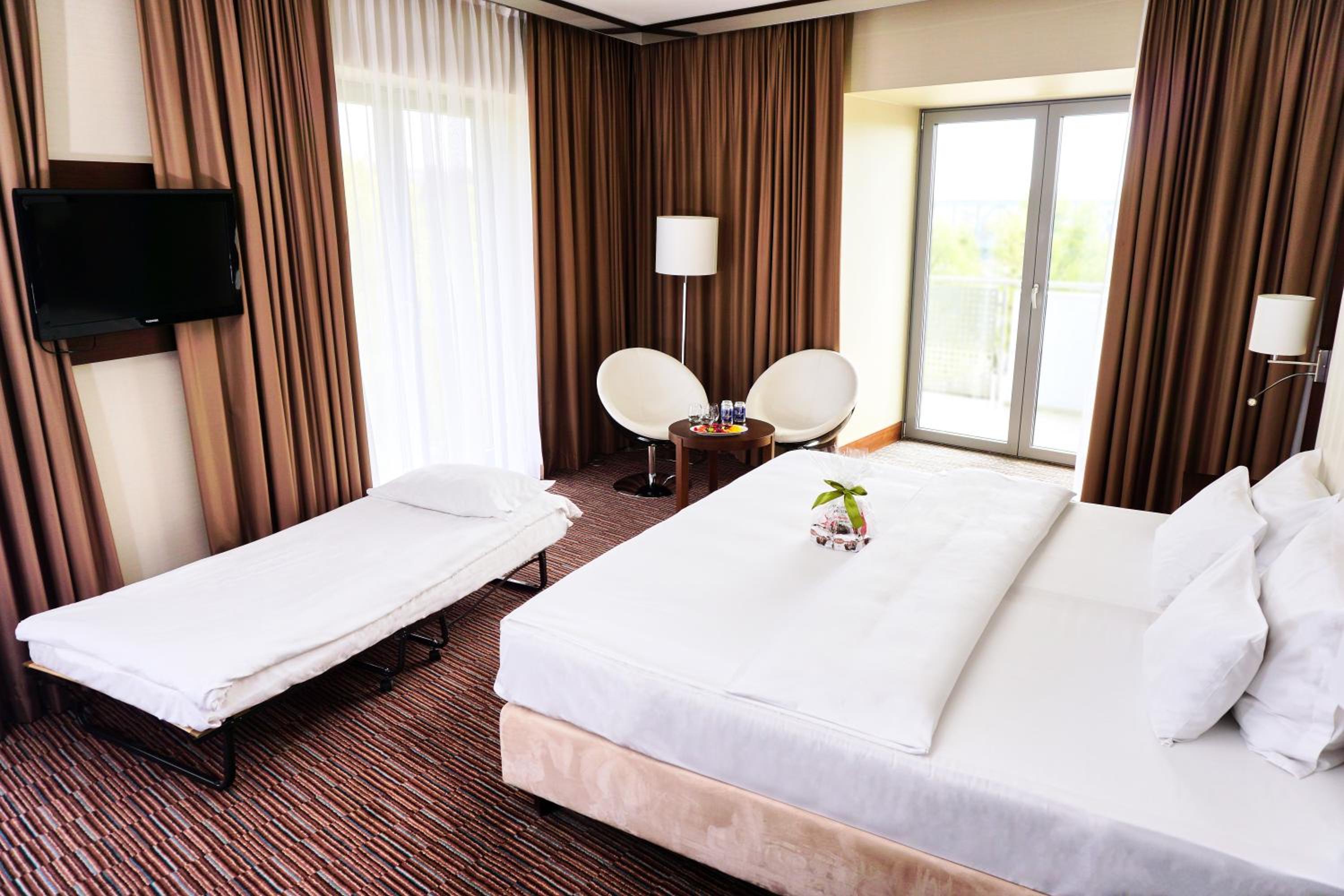 Double Room with Extra Bed photo 3