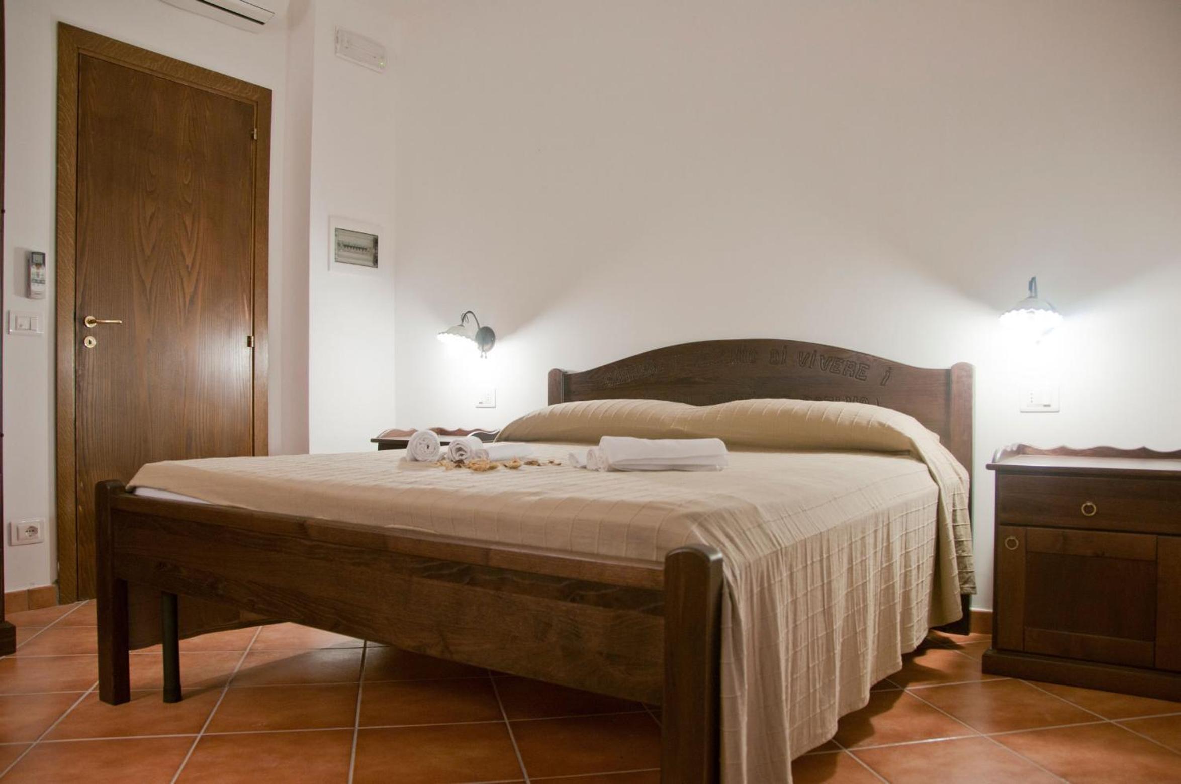 Double Room - Photo 6