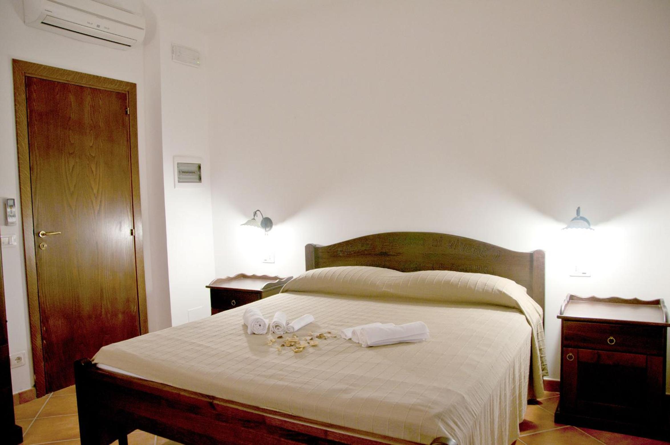 Double Room - Photo 5