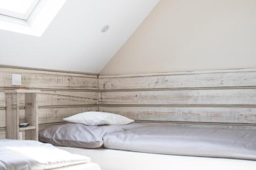 Standard Twin Room - Photo 1