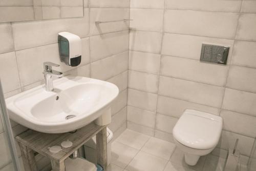 Standard Twin Room - Photo 3