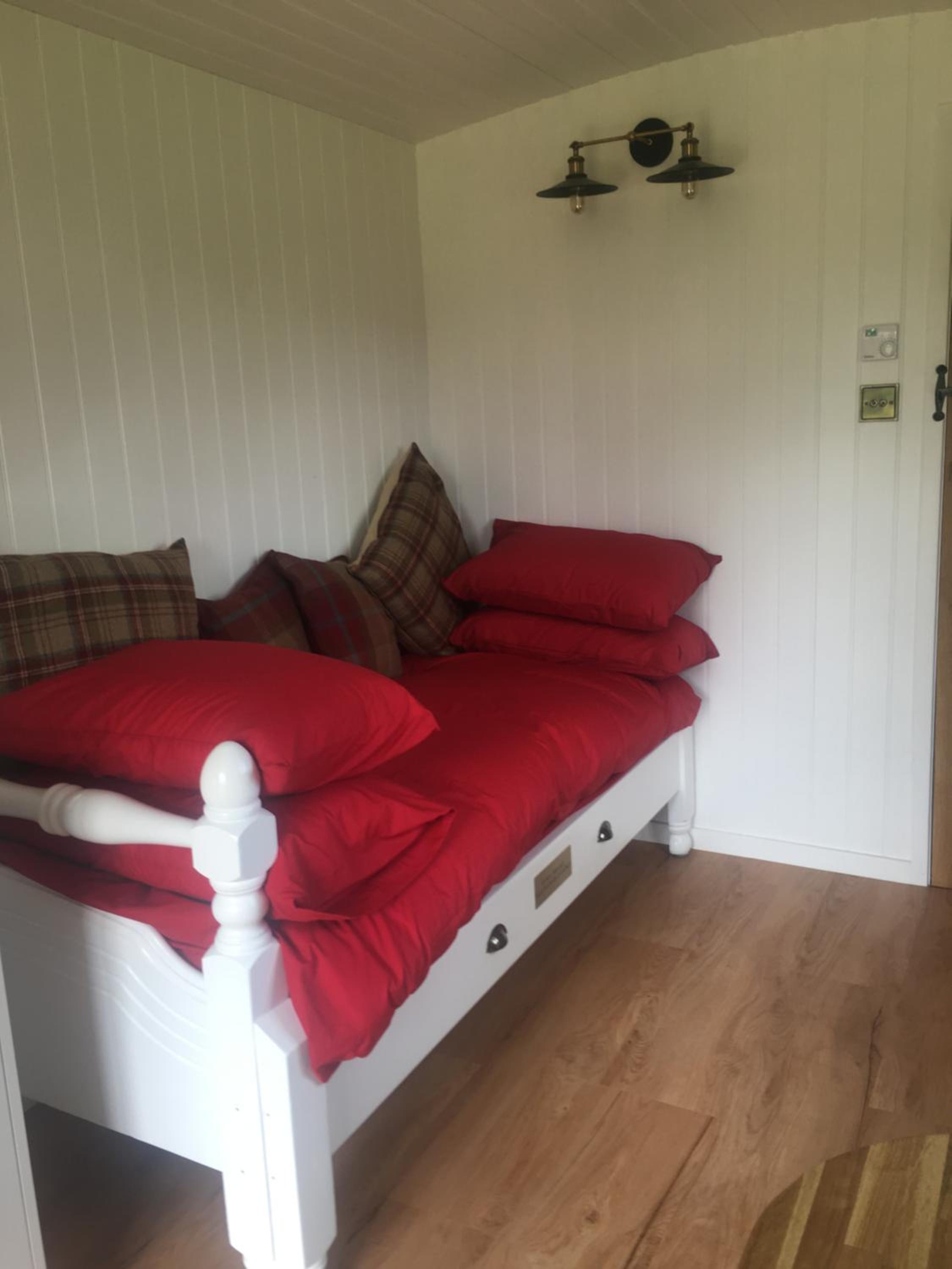 Snowdon Shepherd Hut photo 2