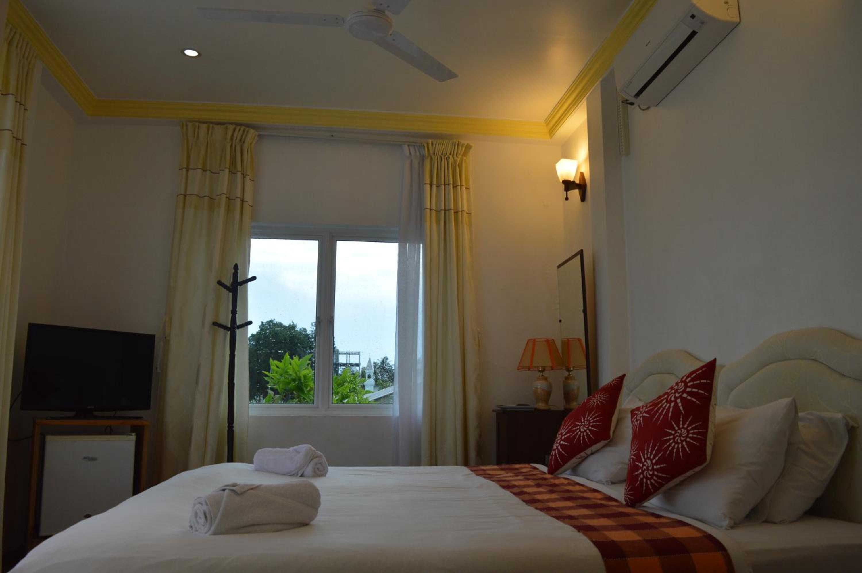 Deluxe Double Room with Island View