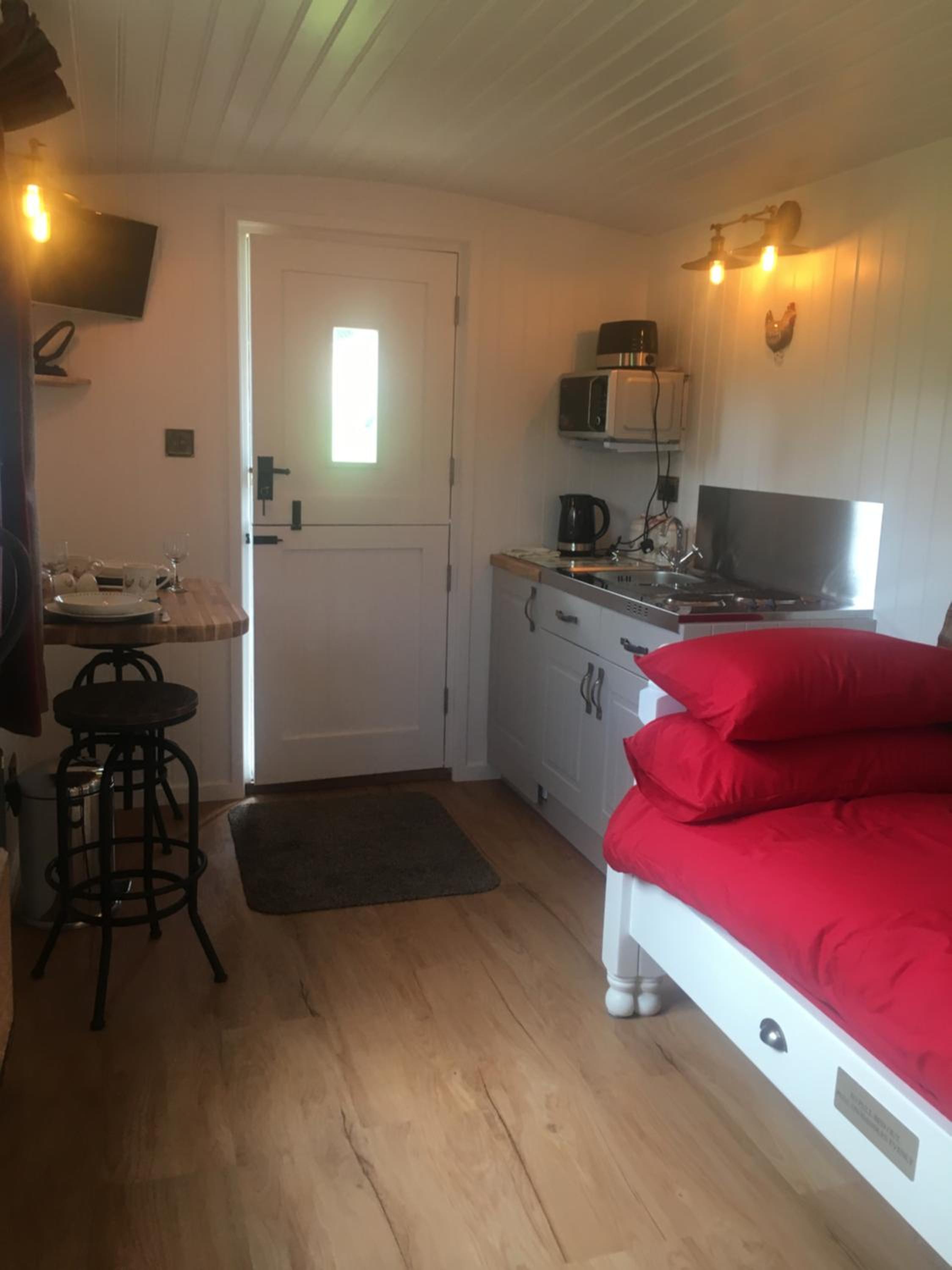 Snowdon Shepherd Hut photo 3
