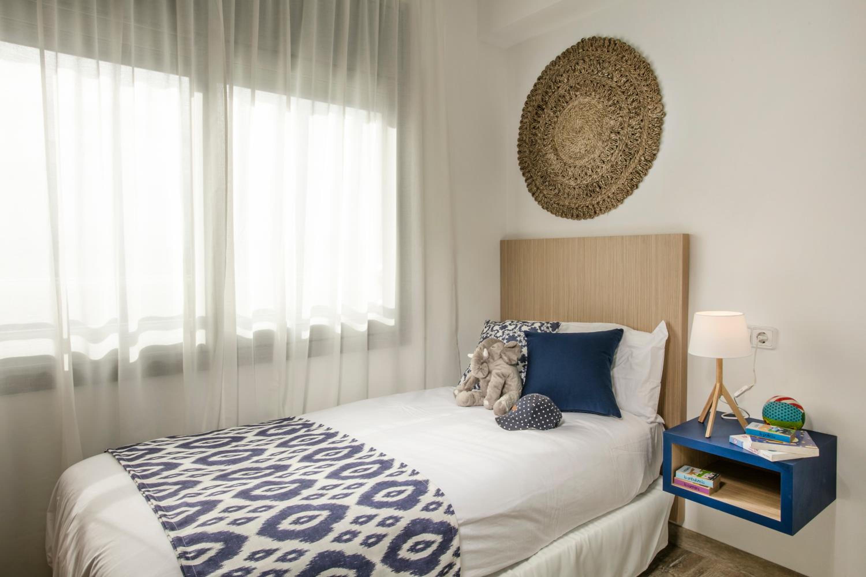 Two-Bedroom Apartment with sea view (2-3)