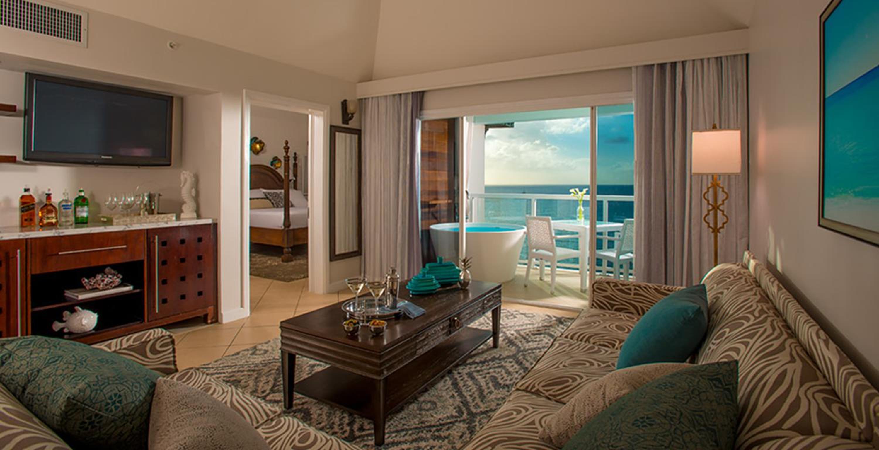 Sunset Bluff Penthouse Oceanview One Bedroom Butler Suite w/ Balcony Tranquility Soaking Tub