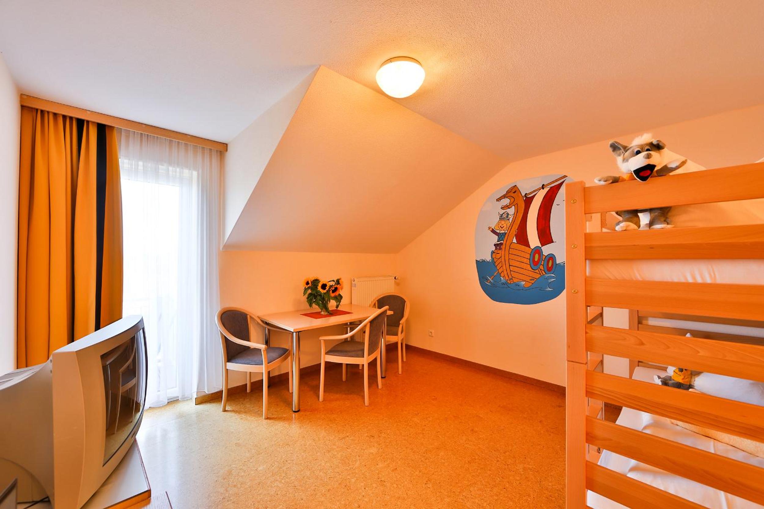 Standard Family Room - Photo 4